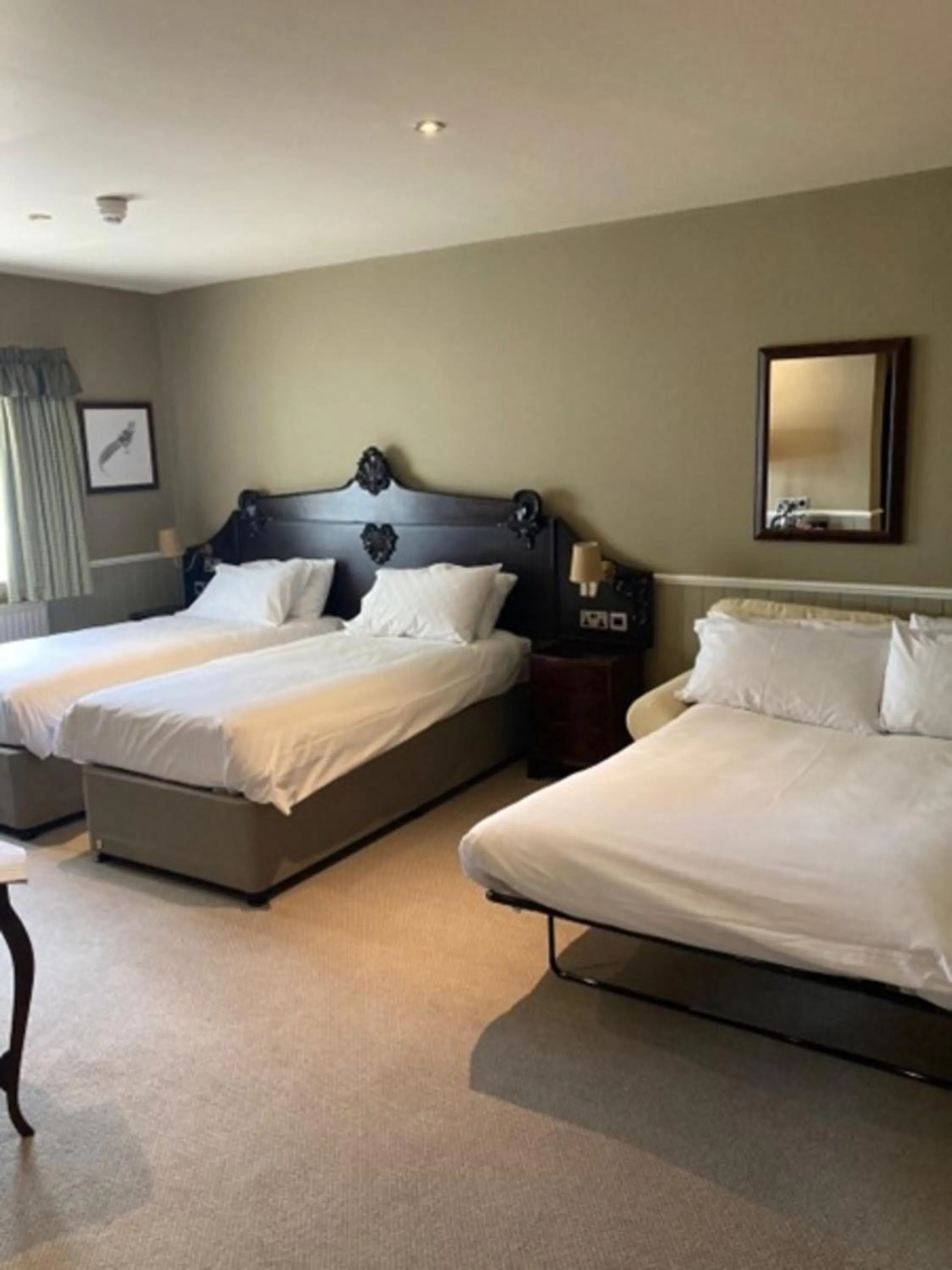 Bedroom, Bed in The Golden Pheasant