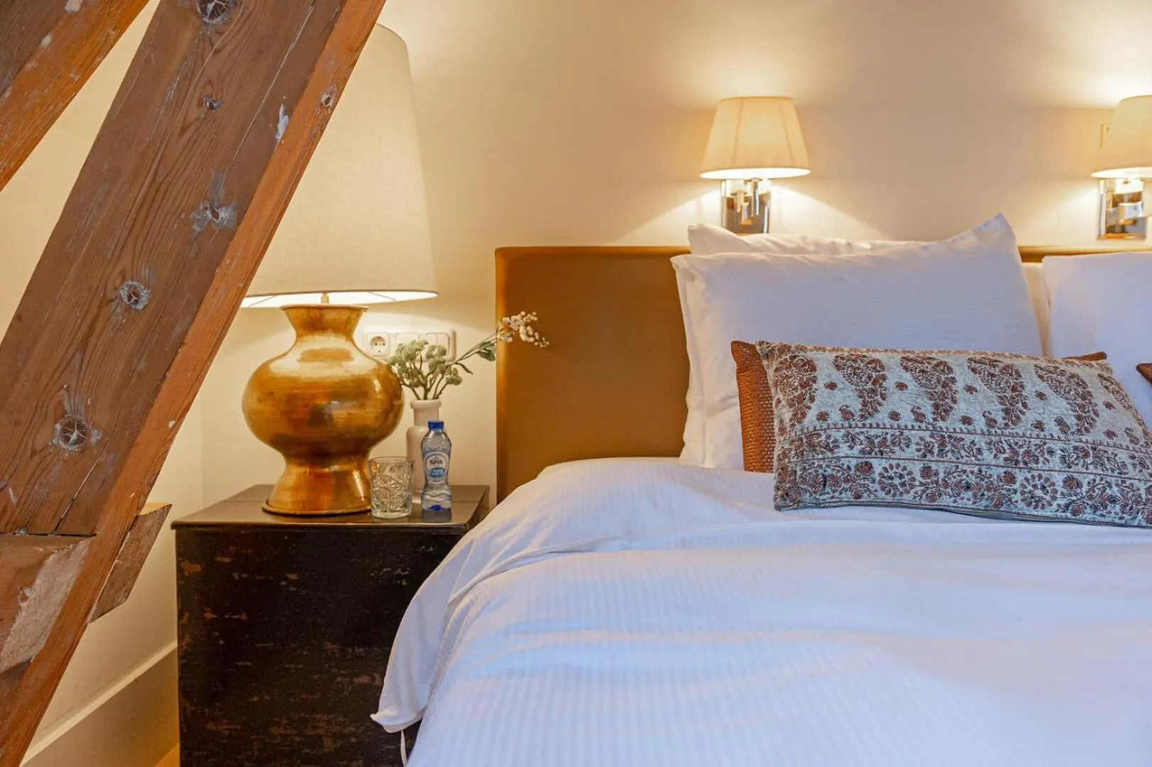 Bed in Bossche Suites Stationsweg