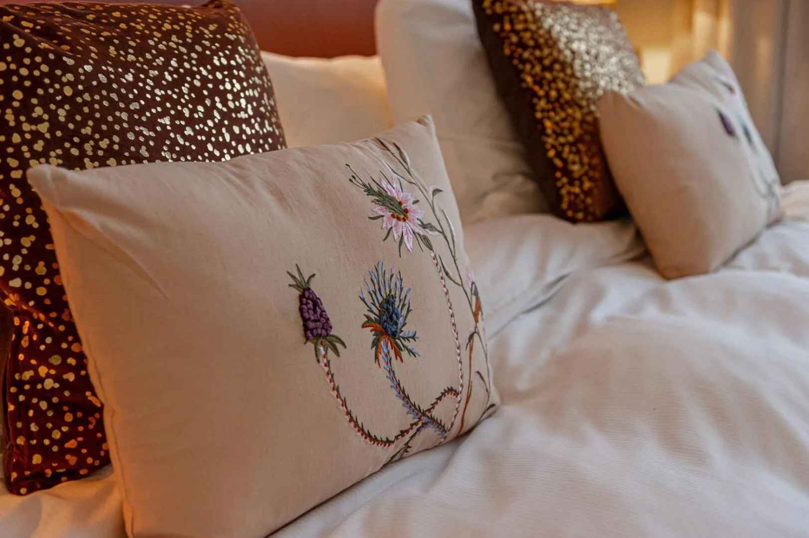 Bed in Bossche Suites Stationsweg