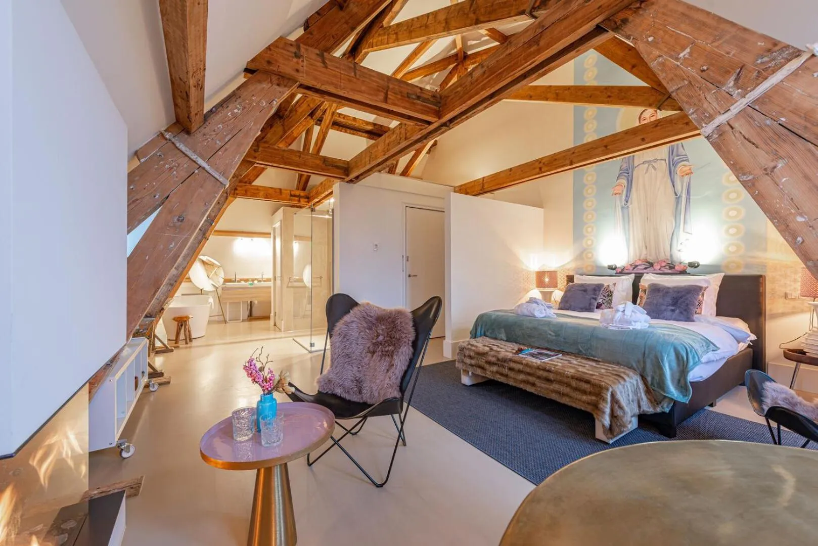 Photo of the whole room, Bed in Bossche Suites Stationsweg