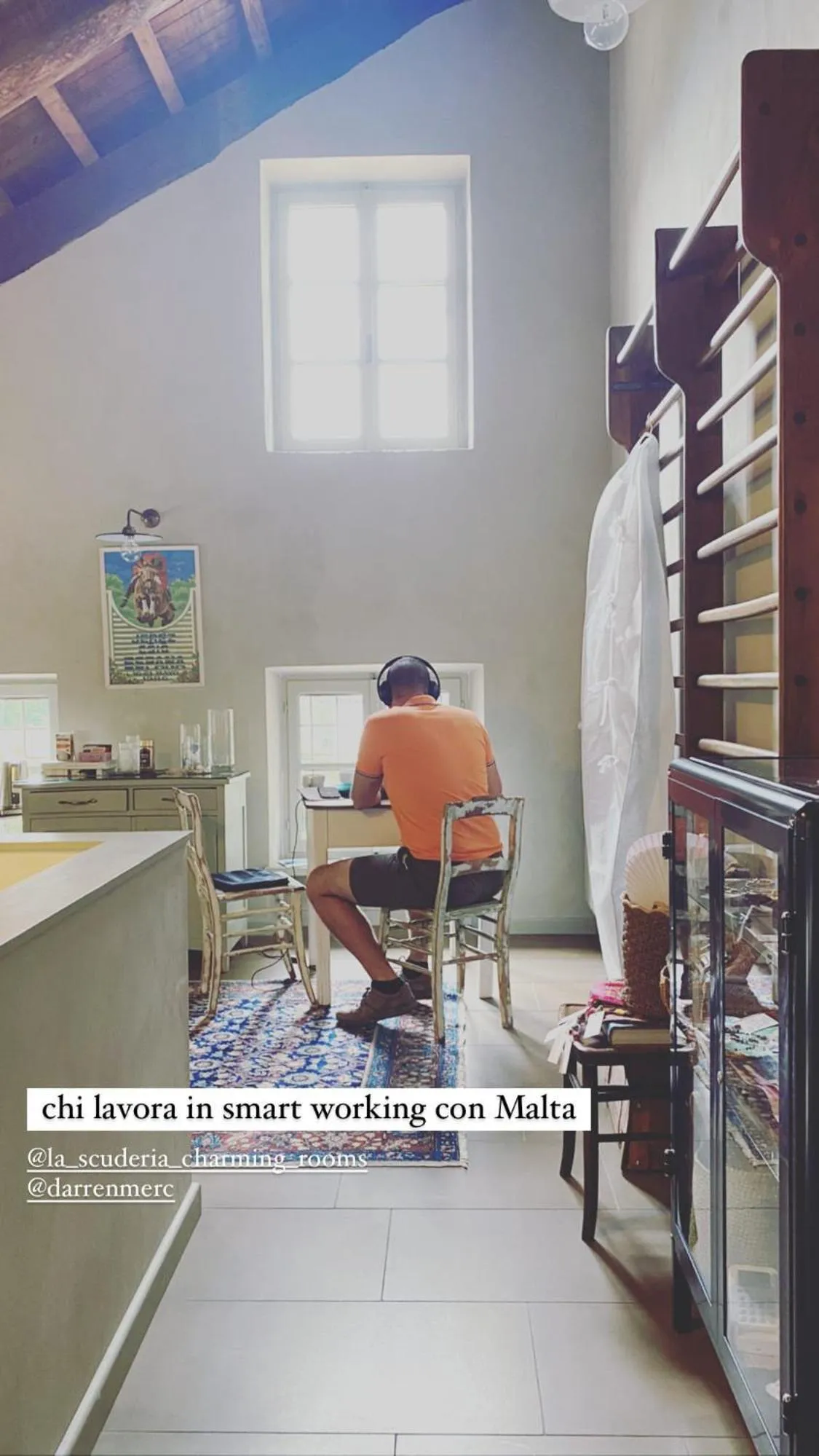 Communal lounge/ TV room in La Scuderia Charming Rooms b&b