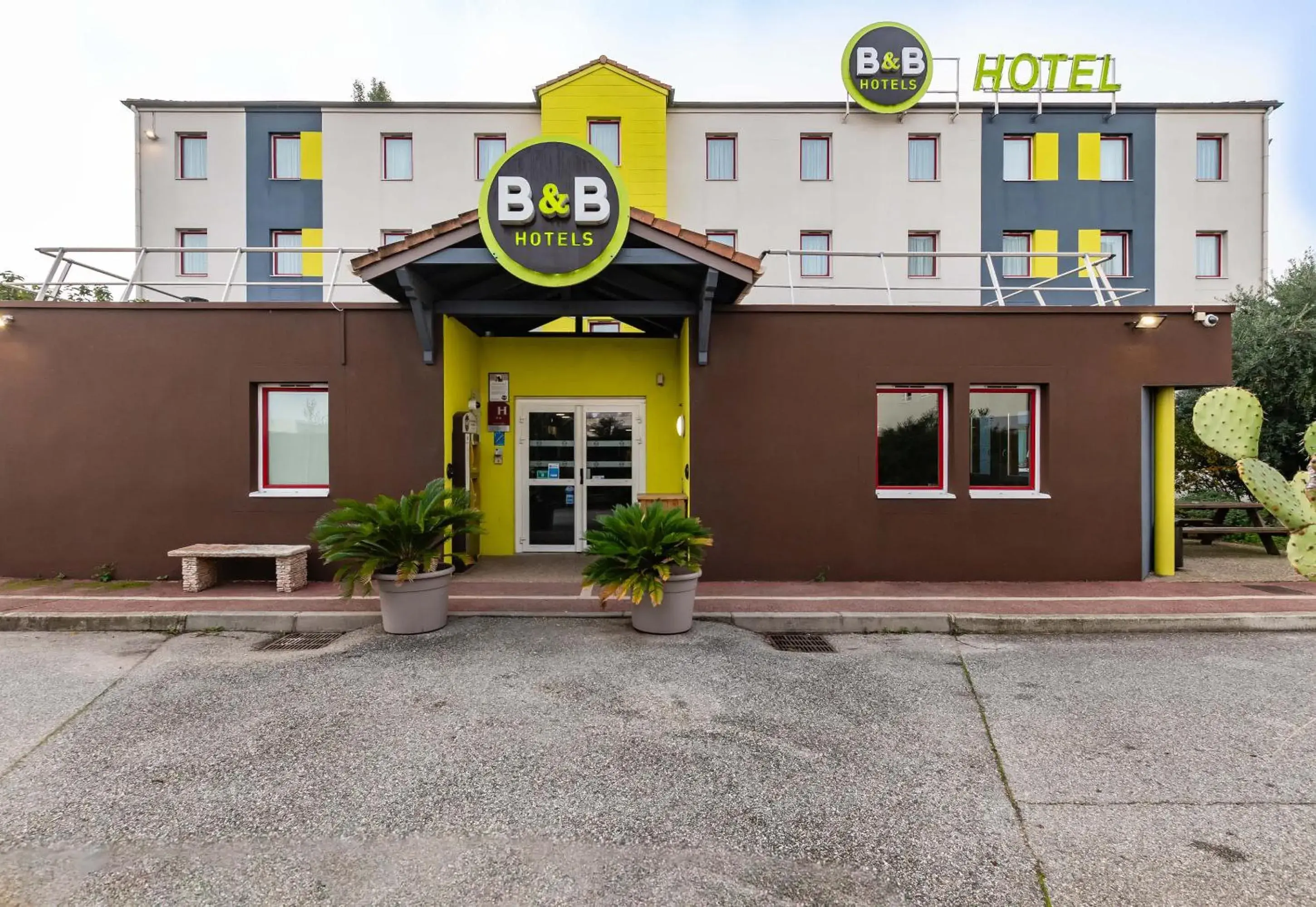 Facade/entrance in B&B HOTEL Valence Sud Facade/entrance in B&B HOTEL Valence Sud