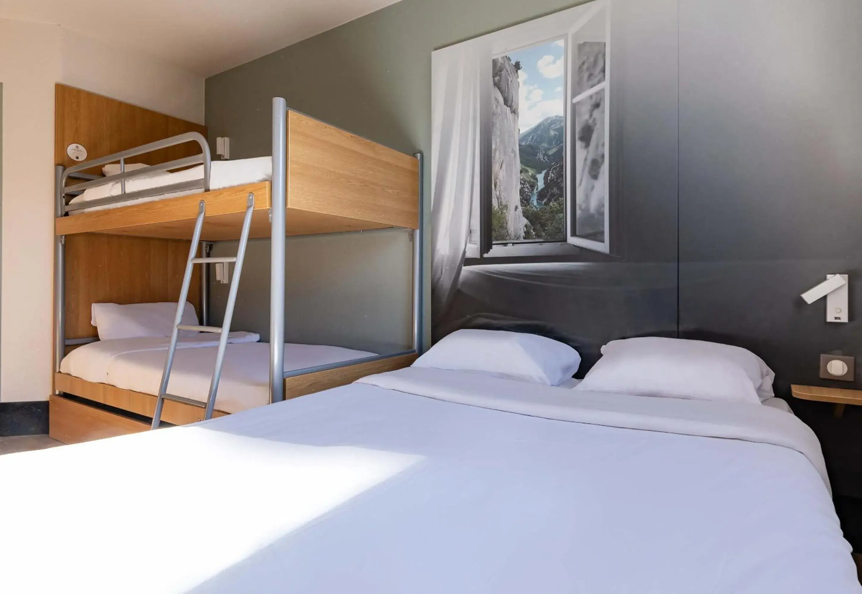 Bedroom, Bed in B&B HOTEL Valence Sud Bedroom, Bed in B&B HOTEL Valence Sud