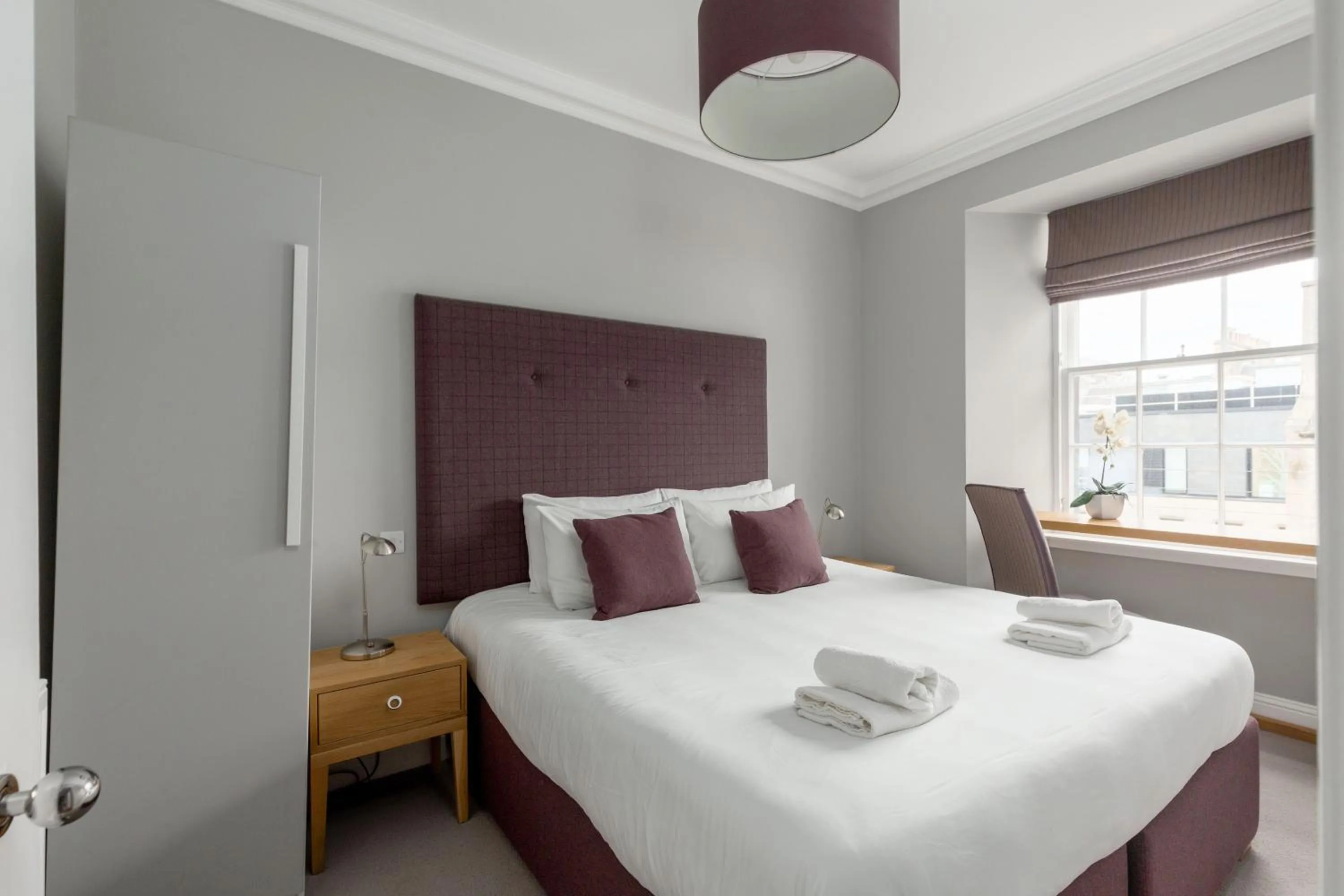 Bed in Destiny Scotland - Princes Street Residence