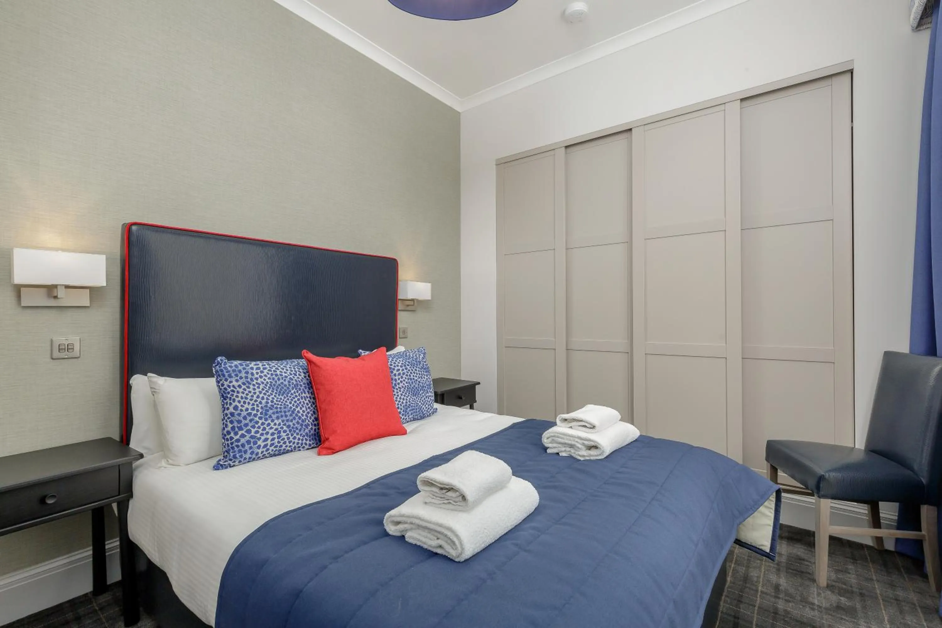 Bed in Destiny Scotland - Princes Street Residence