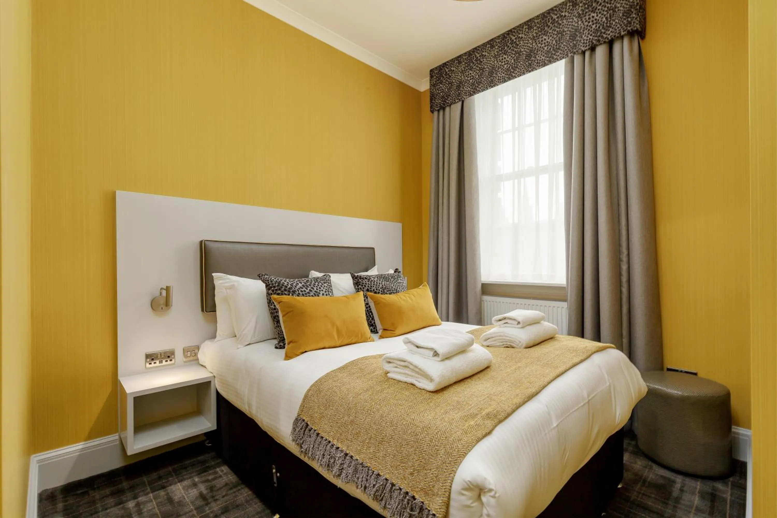 Bed in Destiny Scotland - Princes Street Residence