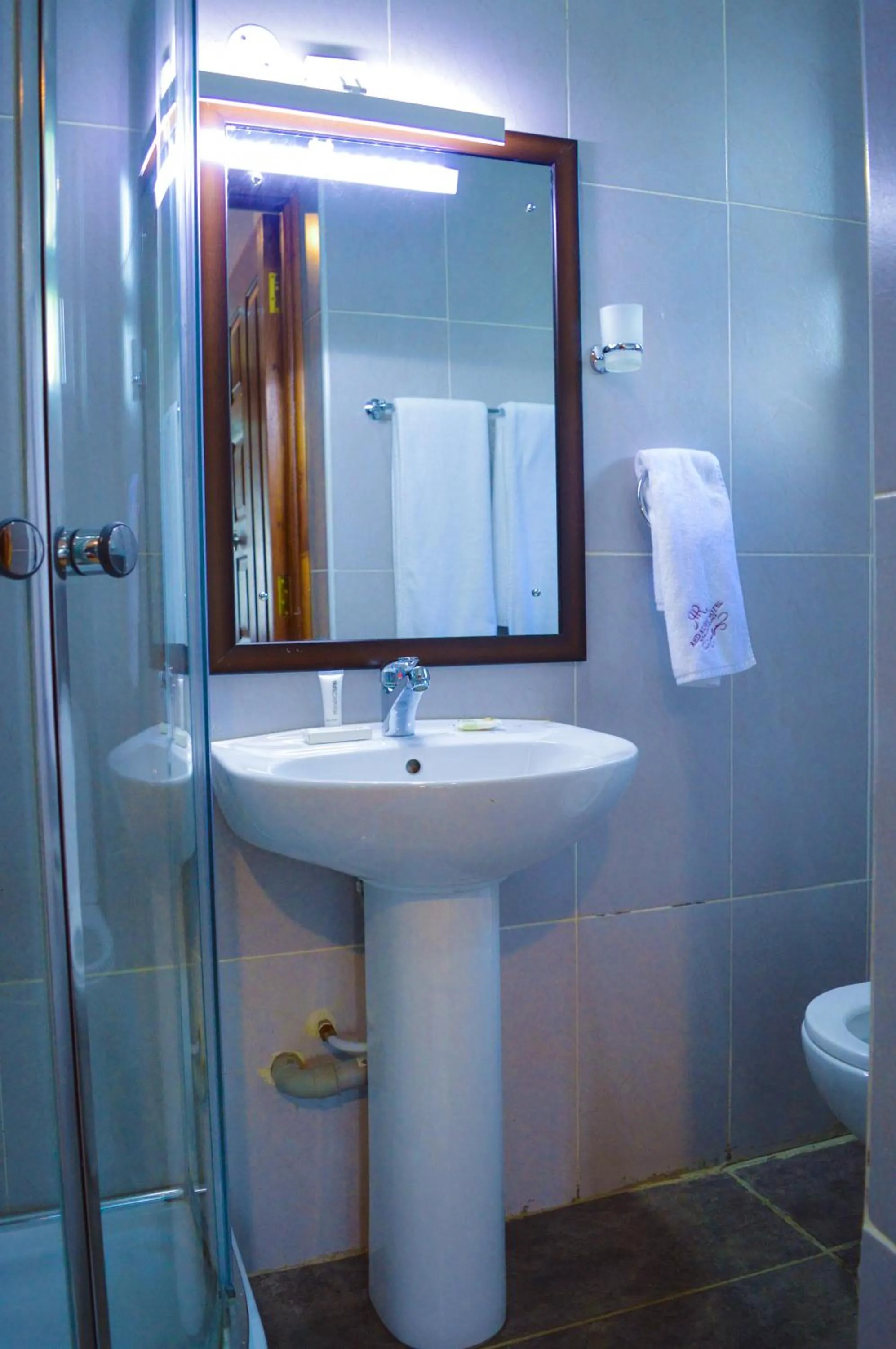 Bathroom in Red Ruby Hotel