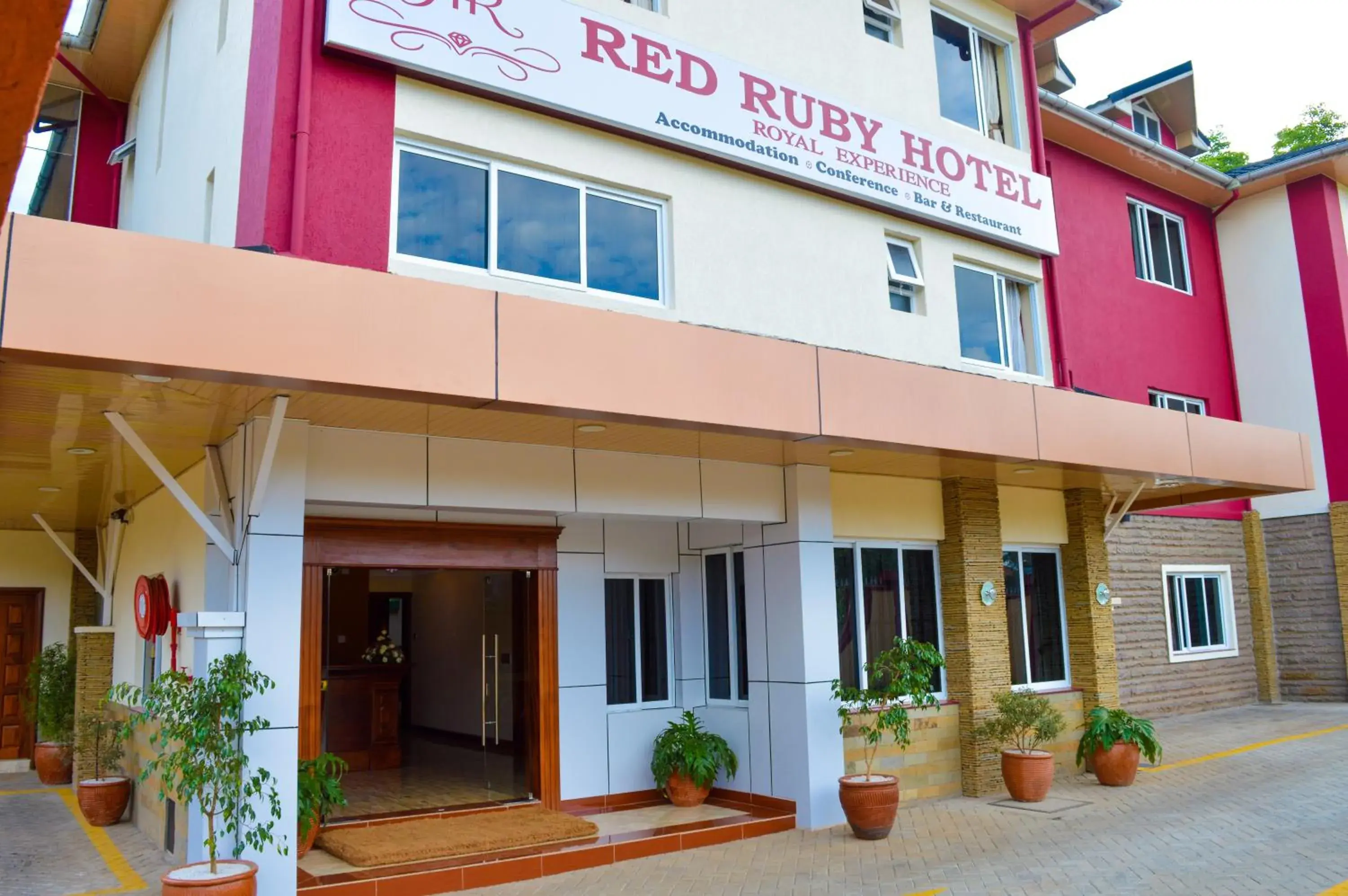 Facade/entrance in Red Ruby Hotel Facade/entrance in Red Ruby Hotel