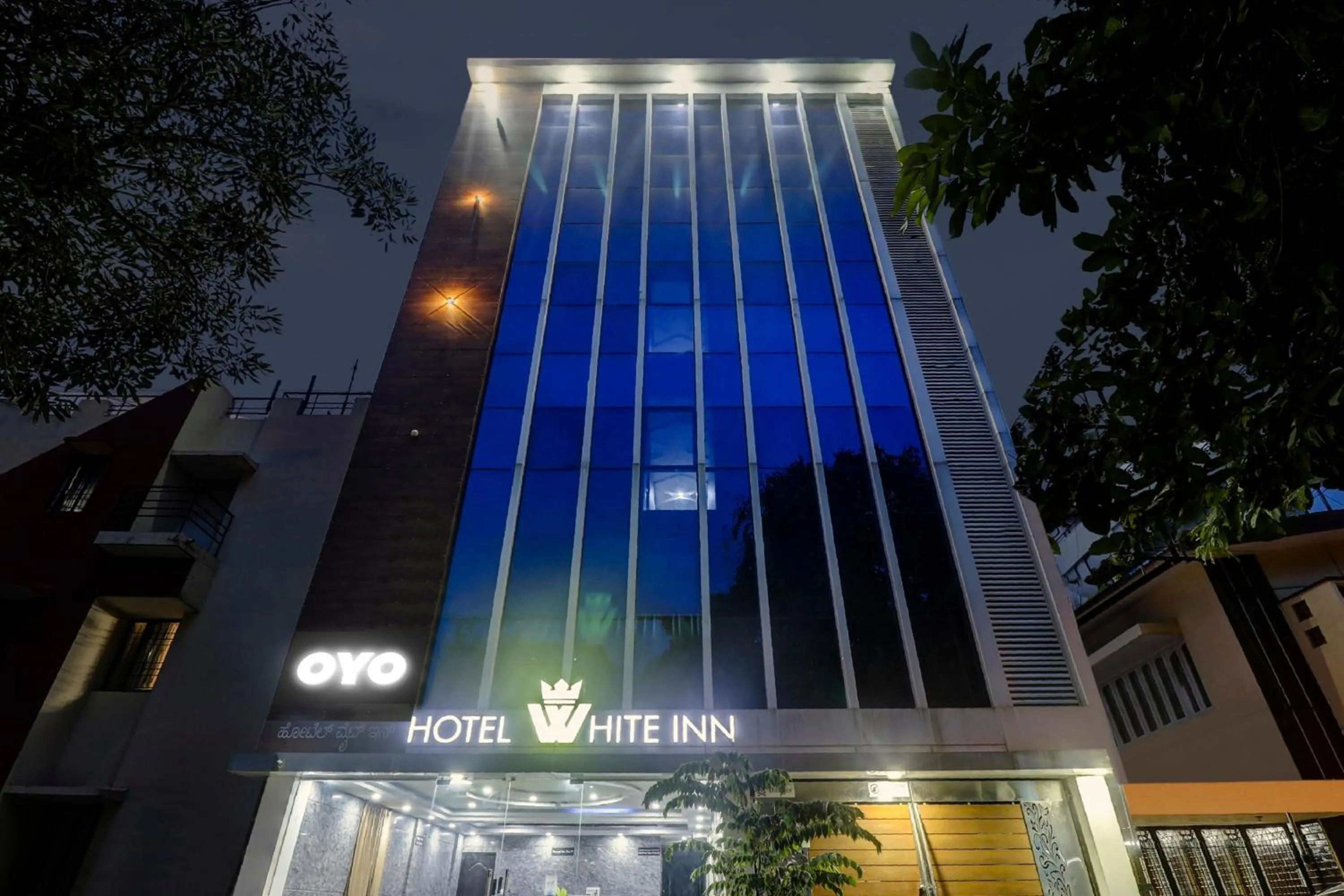 Townhouse OAK SRK White Inn Near Ragigudda Sri Prasanna Anjaneyaswamy Temple