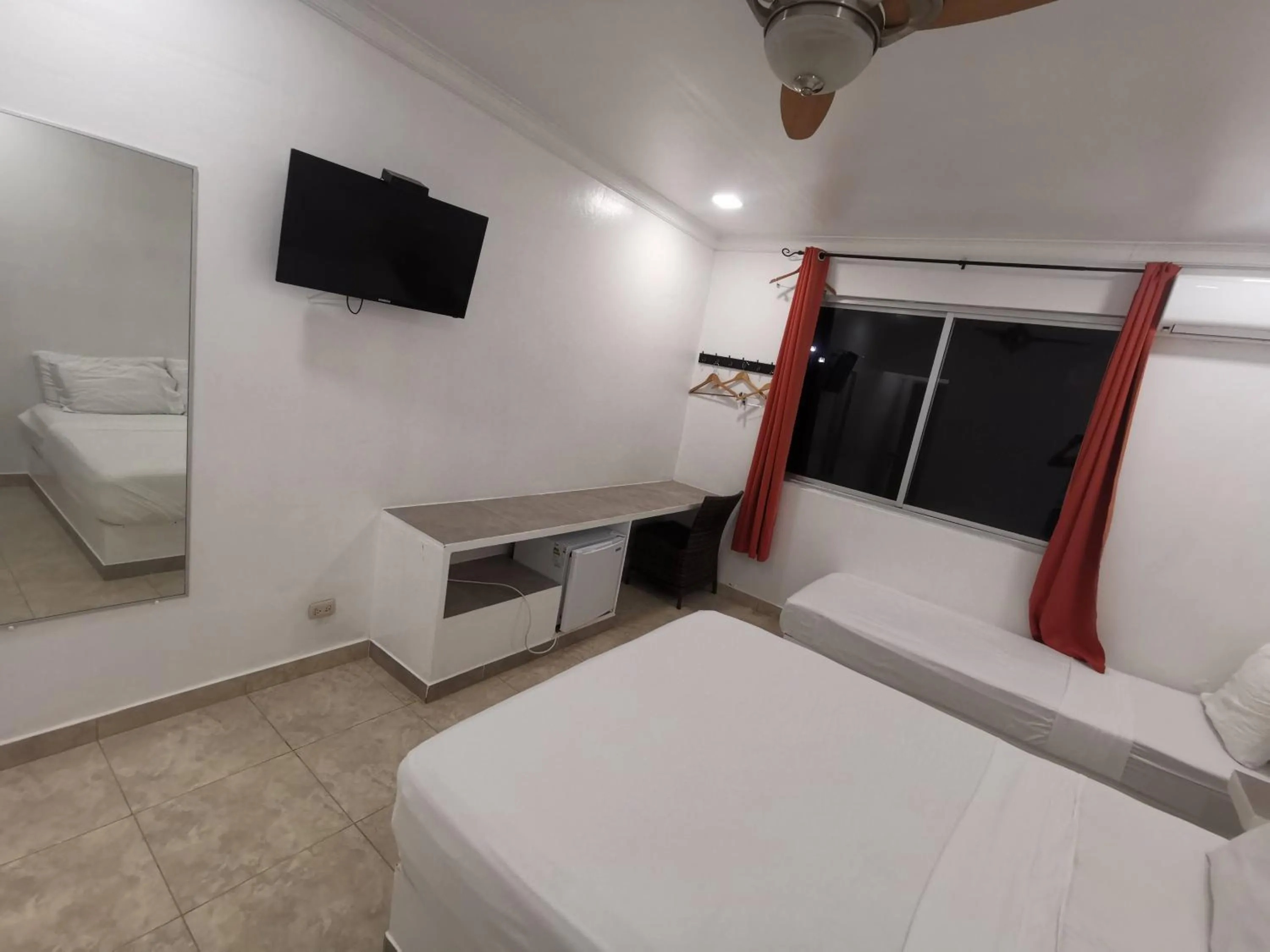 Deluxe Double Room with Two Double Beds in The Balboa Inn