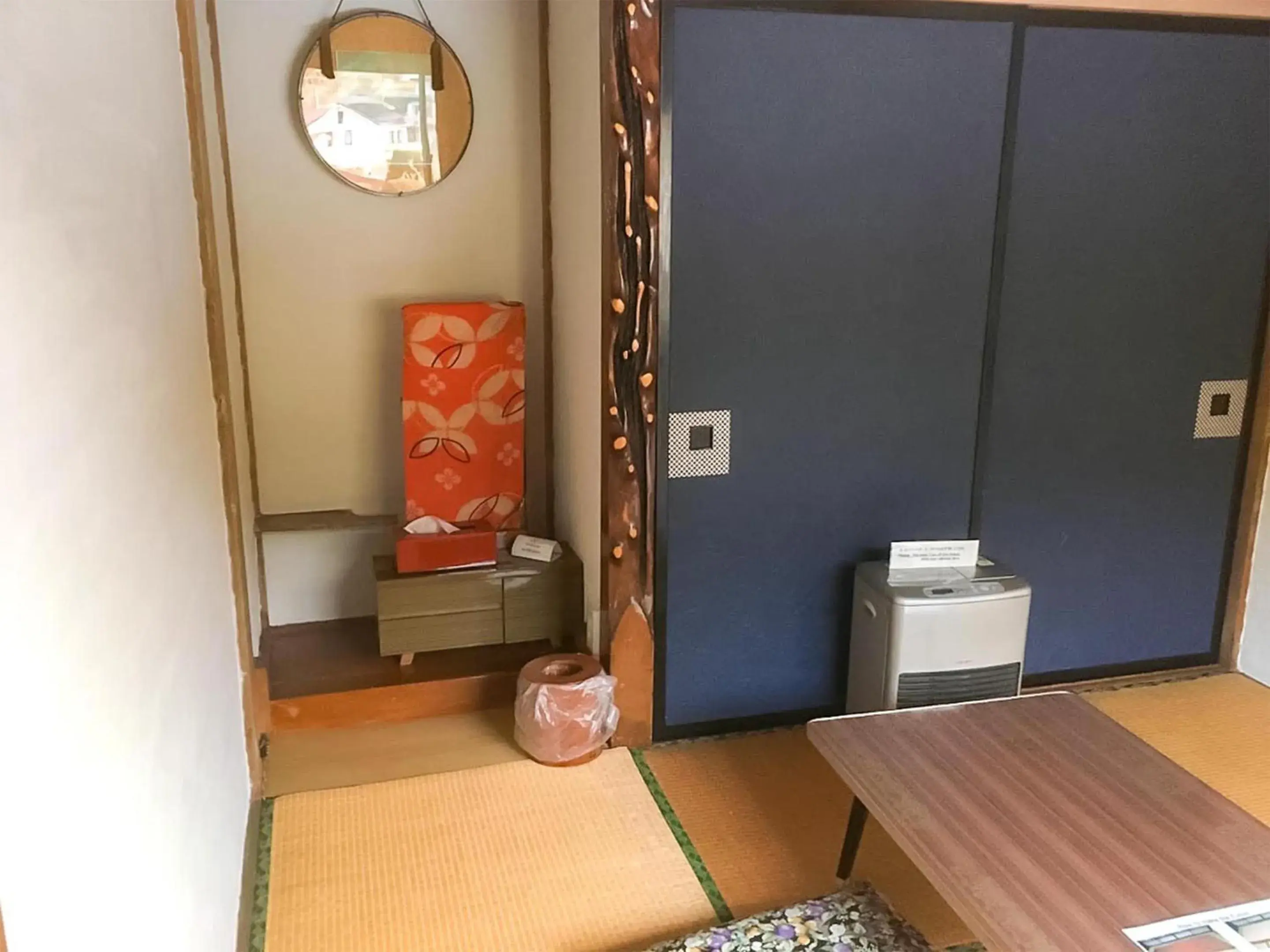 Japanese-Style Twin Room with Shared Bathroom - single occupancy in Wafu Guesthouse Kashiwaya Japanese-Style Twin Room with Shared Bathroom - single occupancy in Wafu Guesthouse Kashiwaya