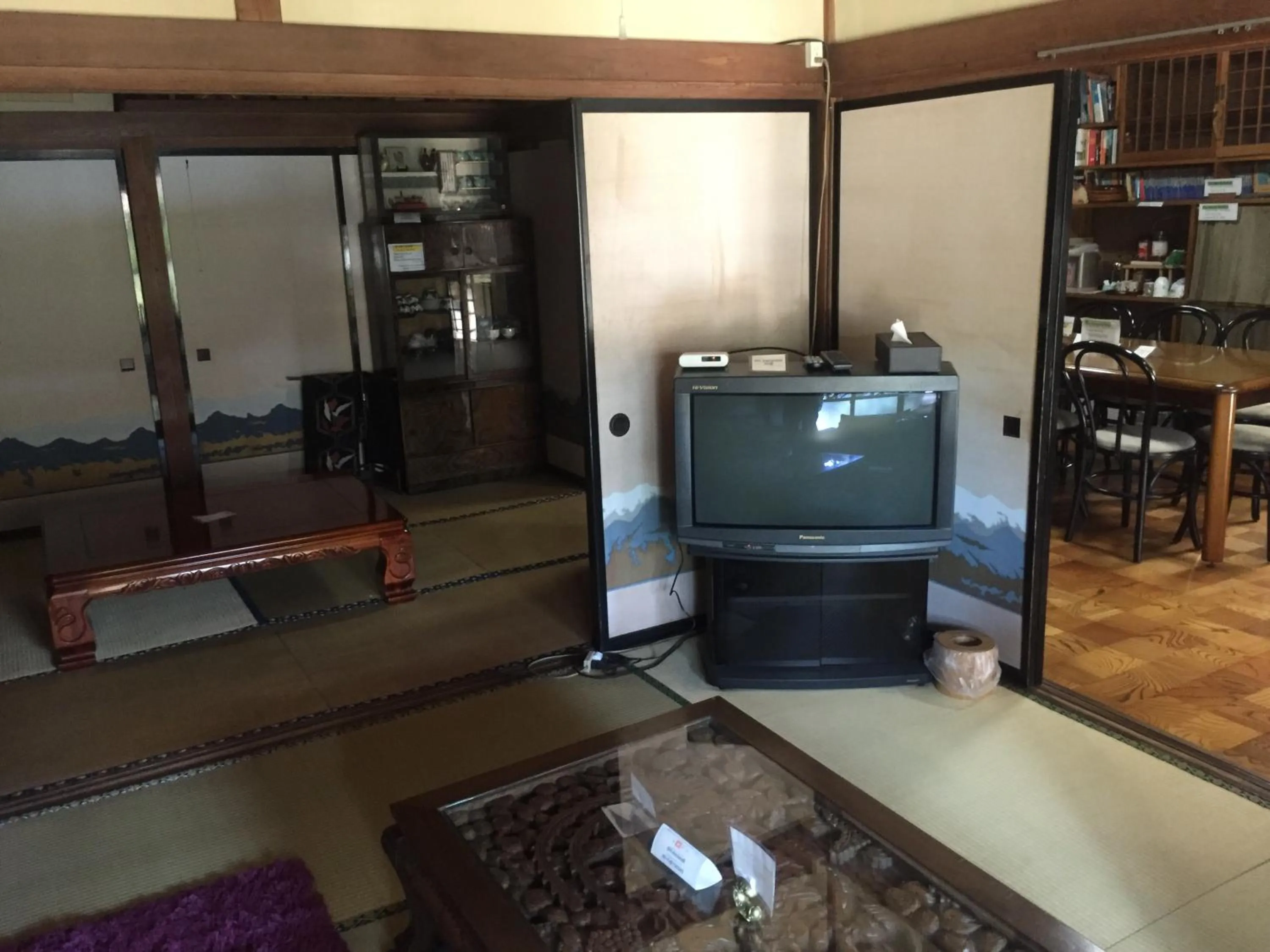 Communal lounge/ TV room in Wafu Guesthouse Kashiwaya