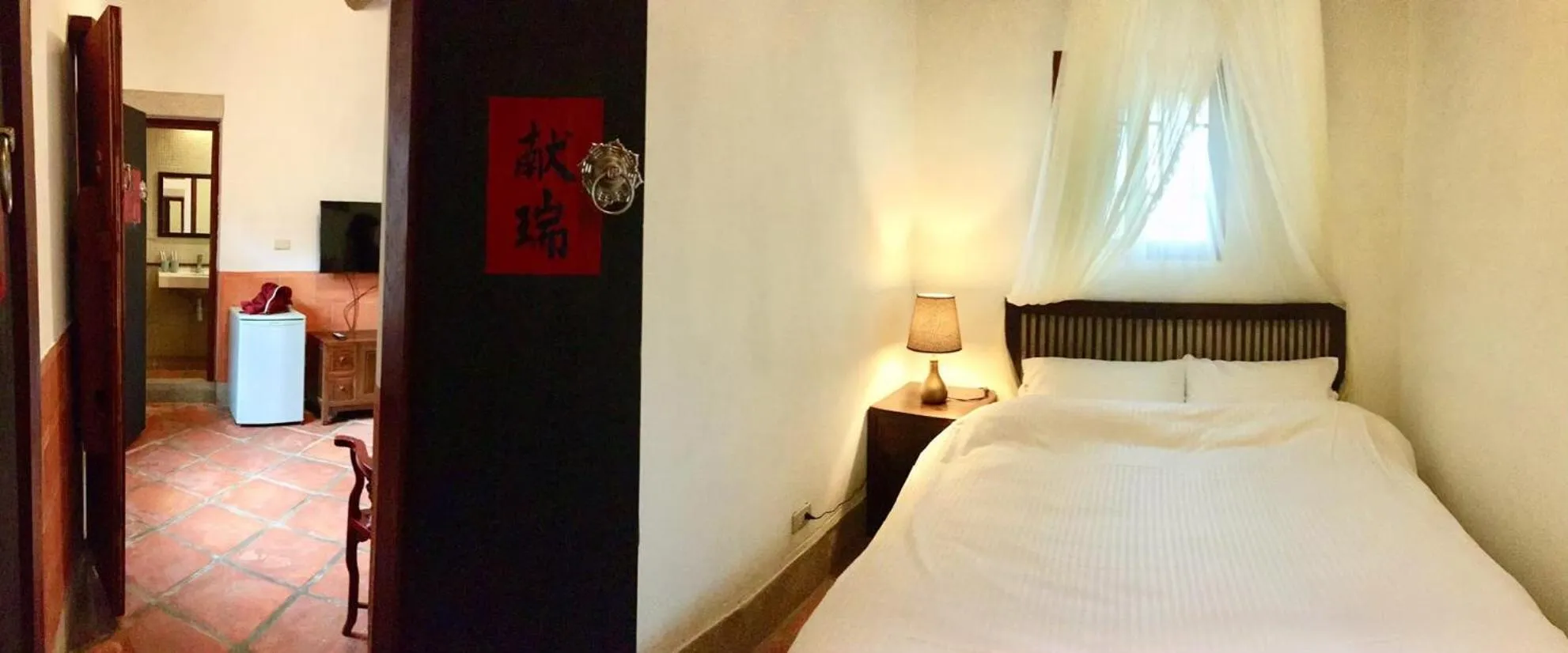 Bed in Red Tomato B&B