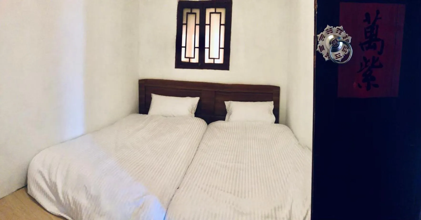 Bed in Red Tomato B&B