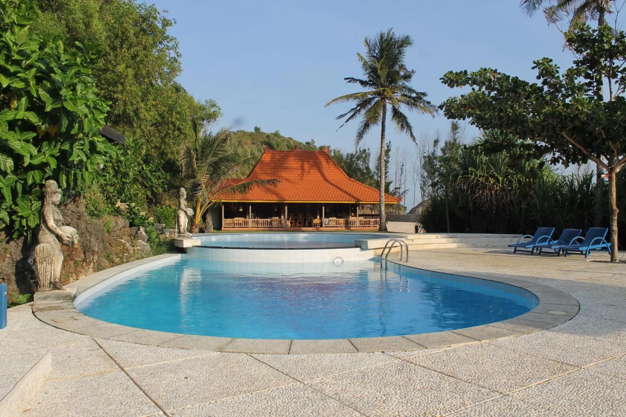 Swimming pool in Desa Limasan Resort