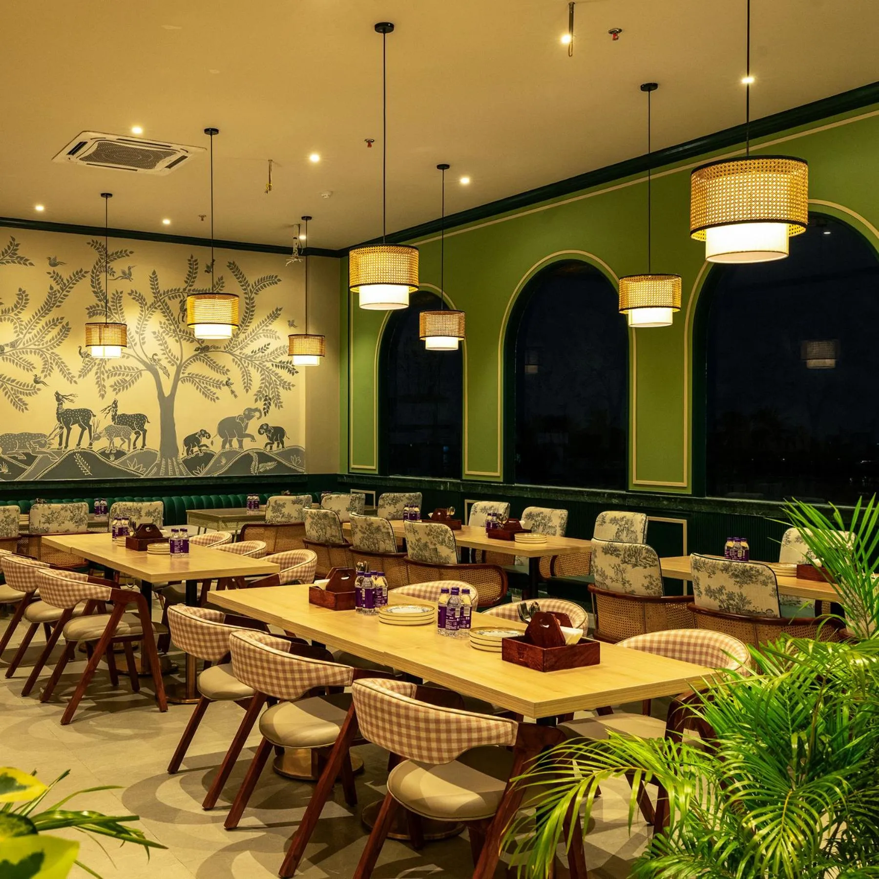 Restaurant/places to eat in Mango Hotels Prangan