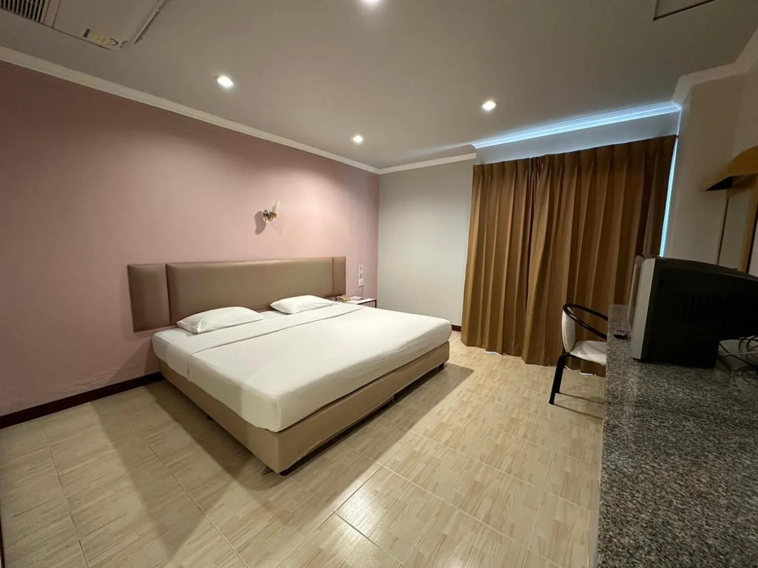 Bedroom, Bed in Rattana View