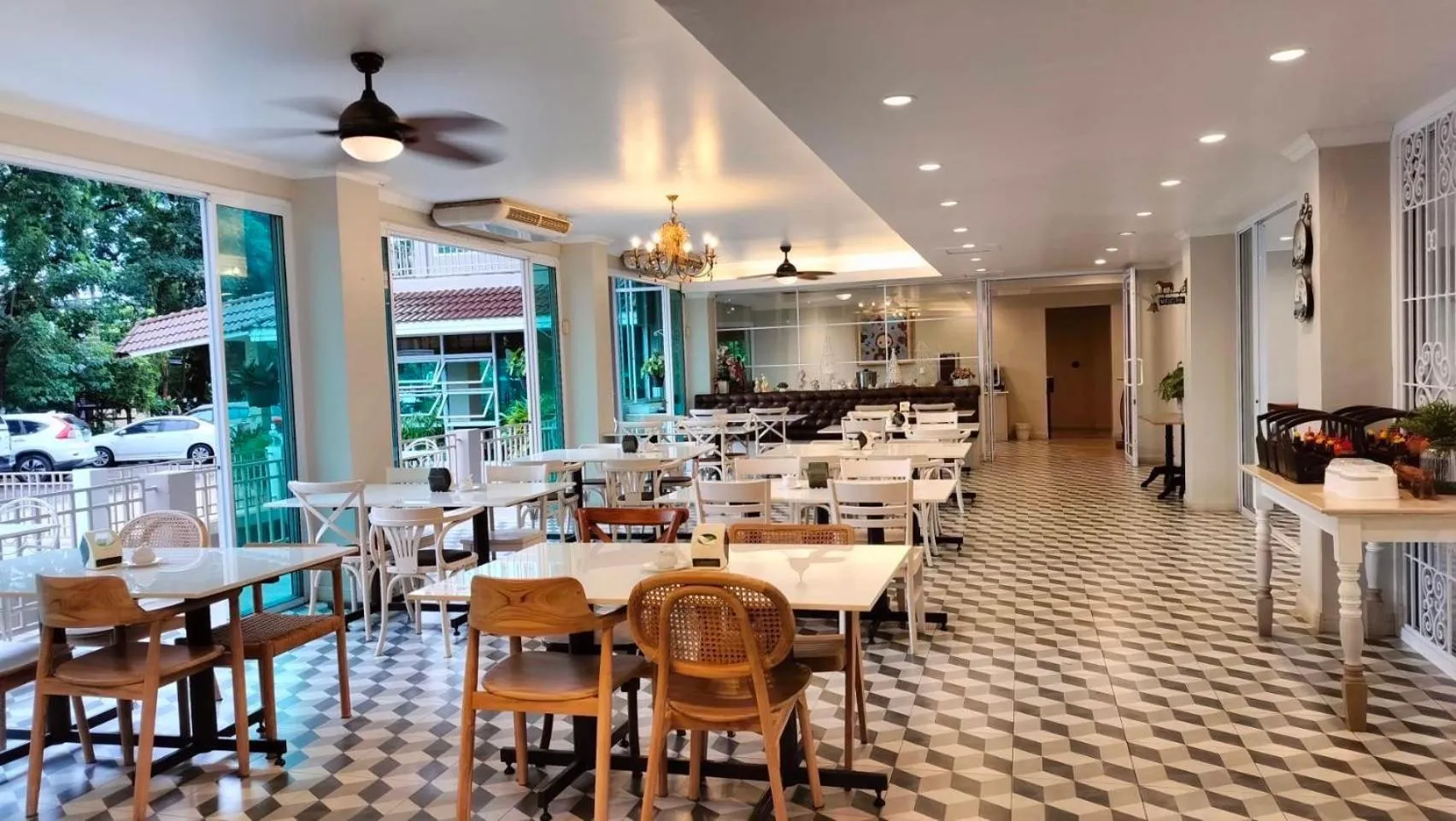 Restaurant/places to eat in Rattana View