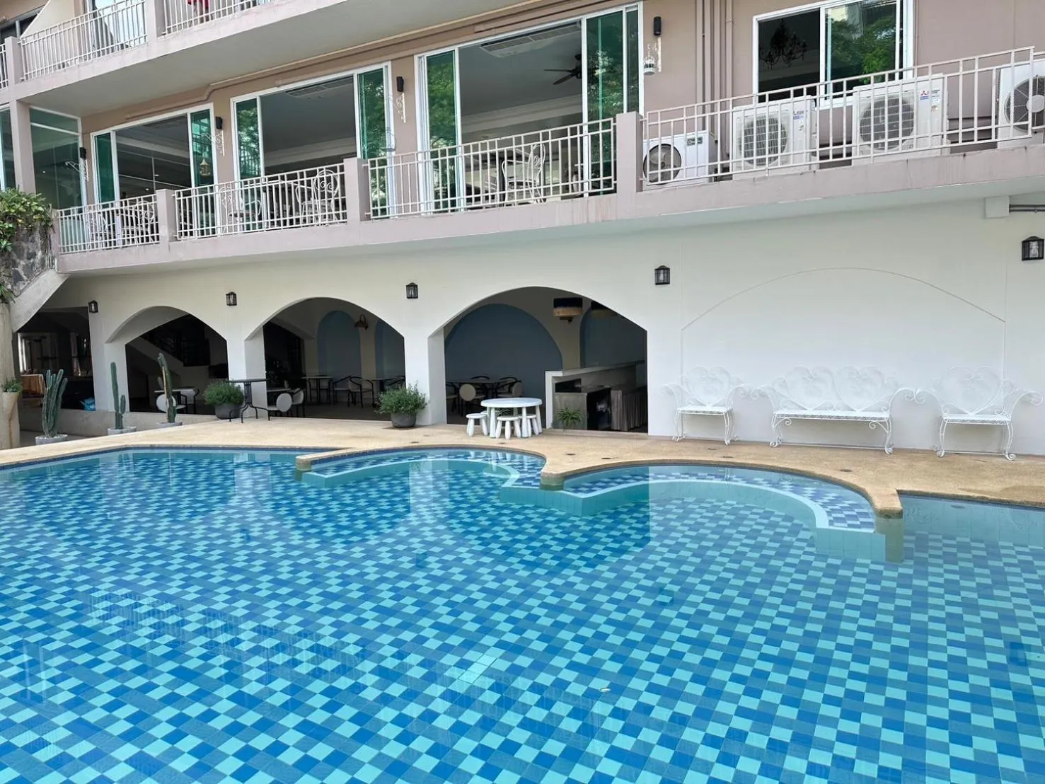 Swimming pool in Rattana View