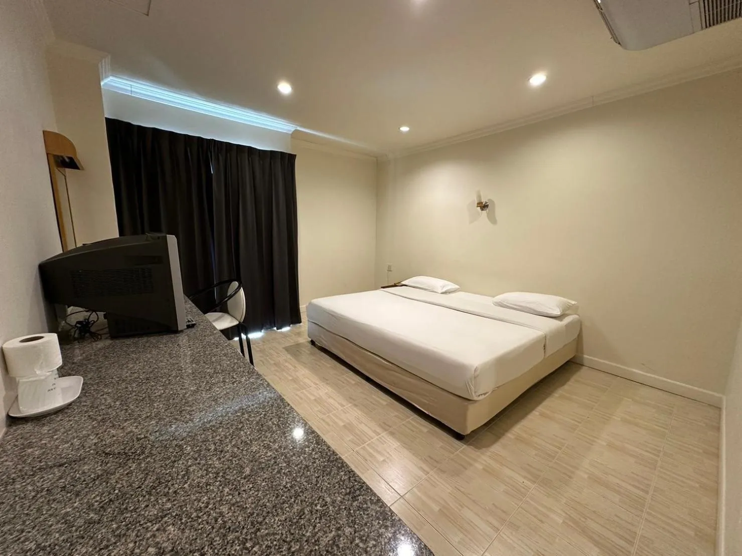 Bedroom, Bed in Rattana View