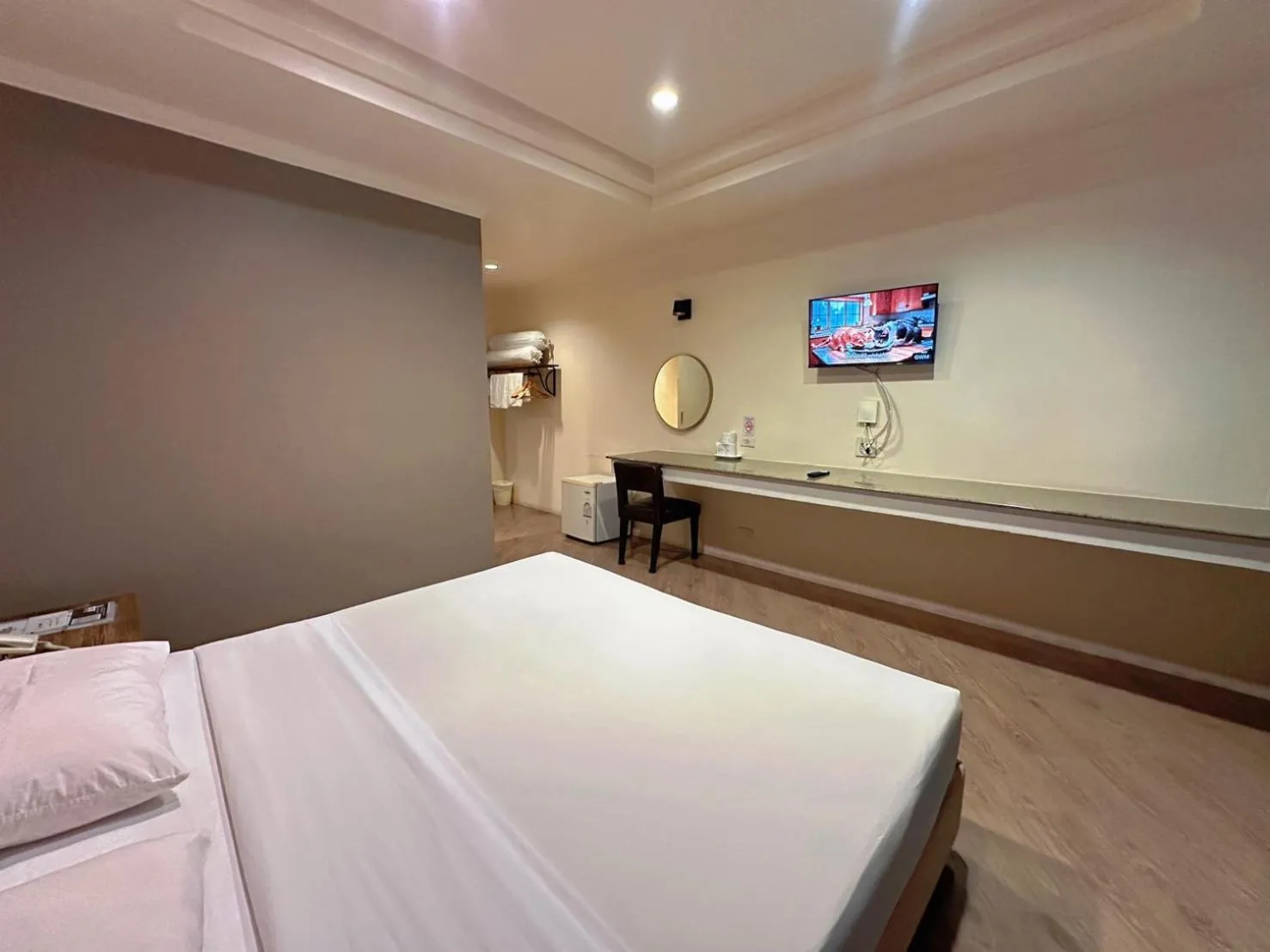 Photo of the whole room, Bed in Rattana View