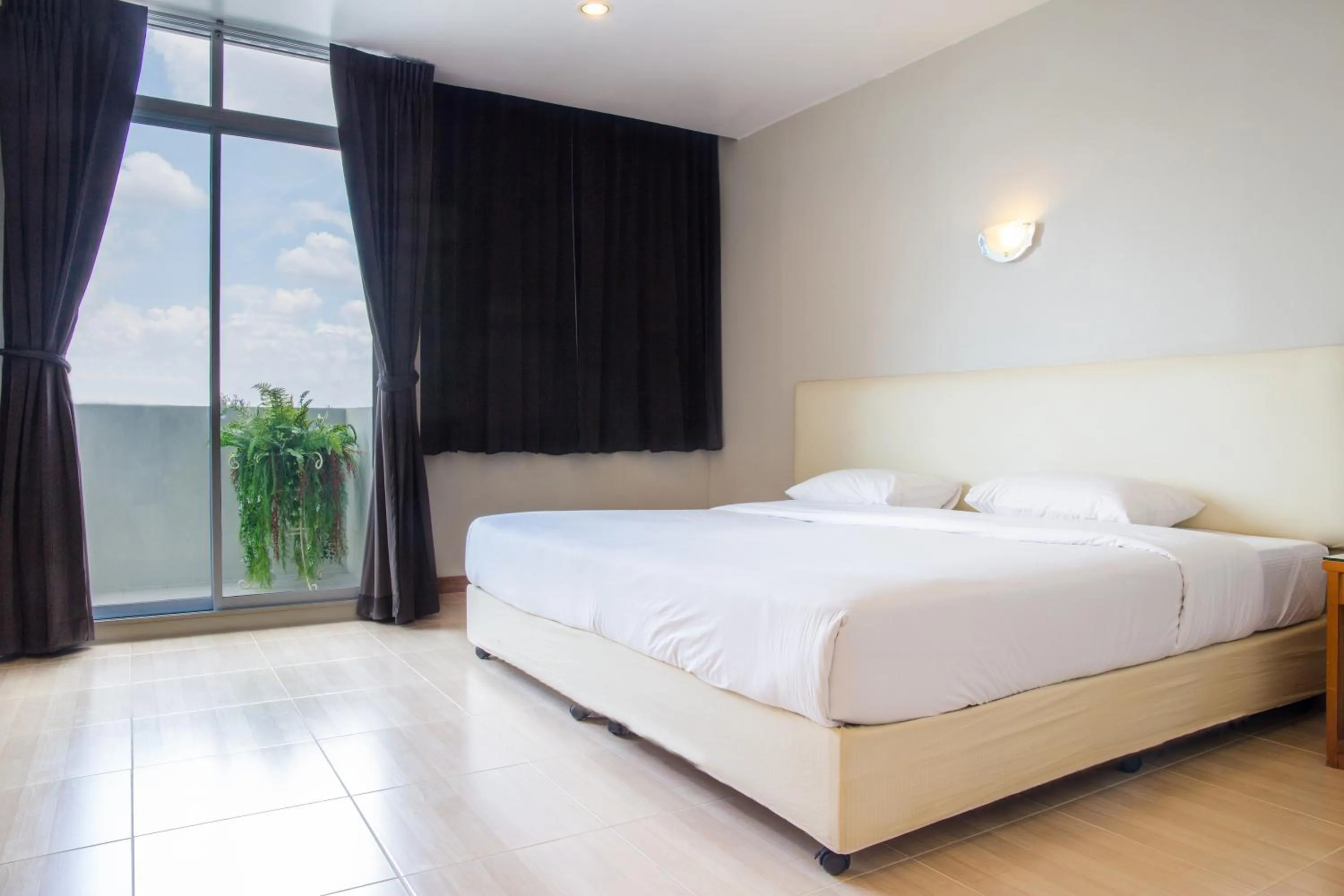 Bedroom, Bed in Rattana View