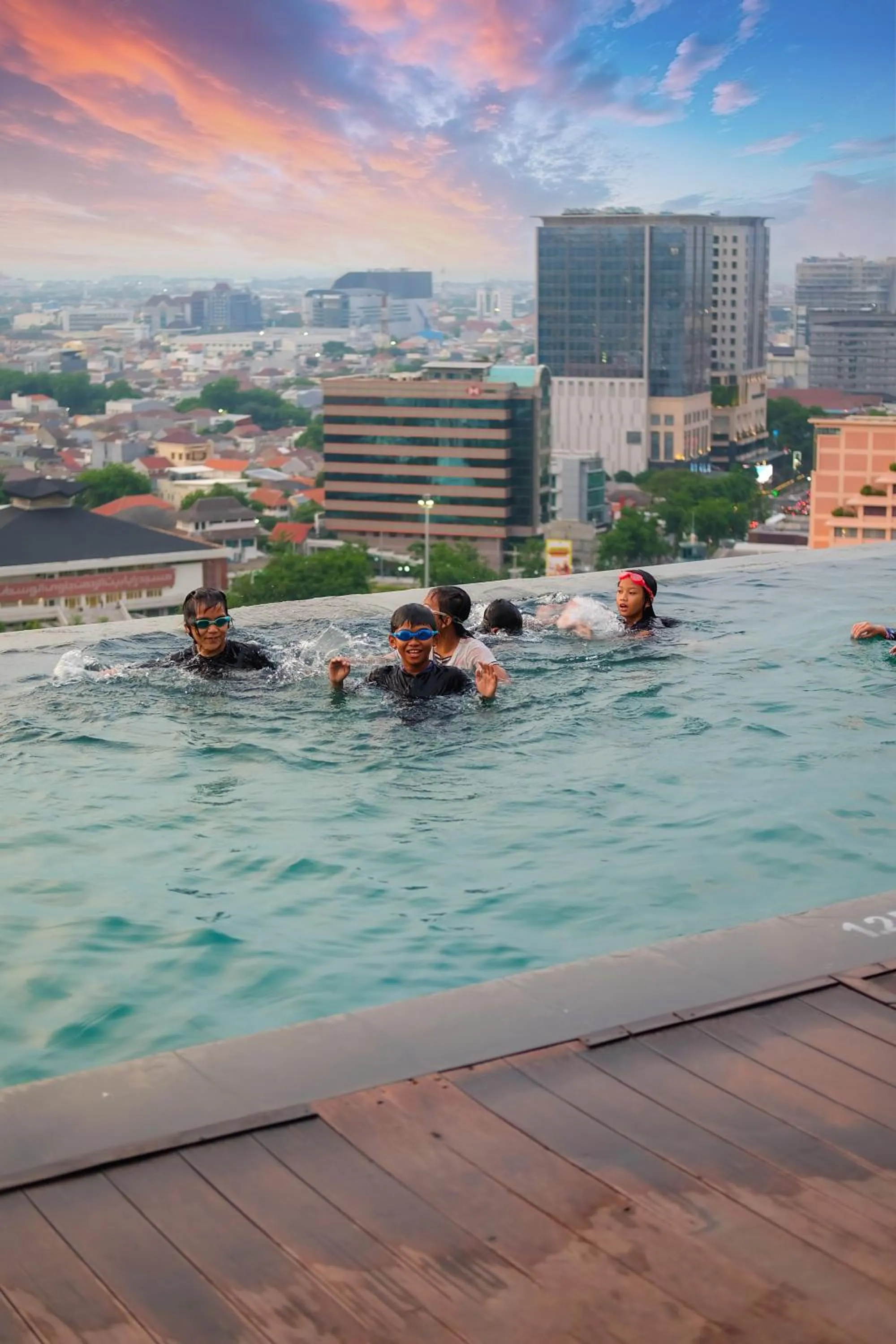 Swimming pool in Louis Kienne Hotel Simpang Lima