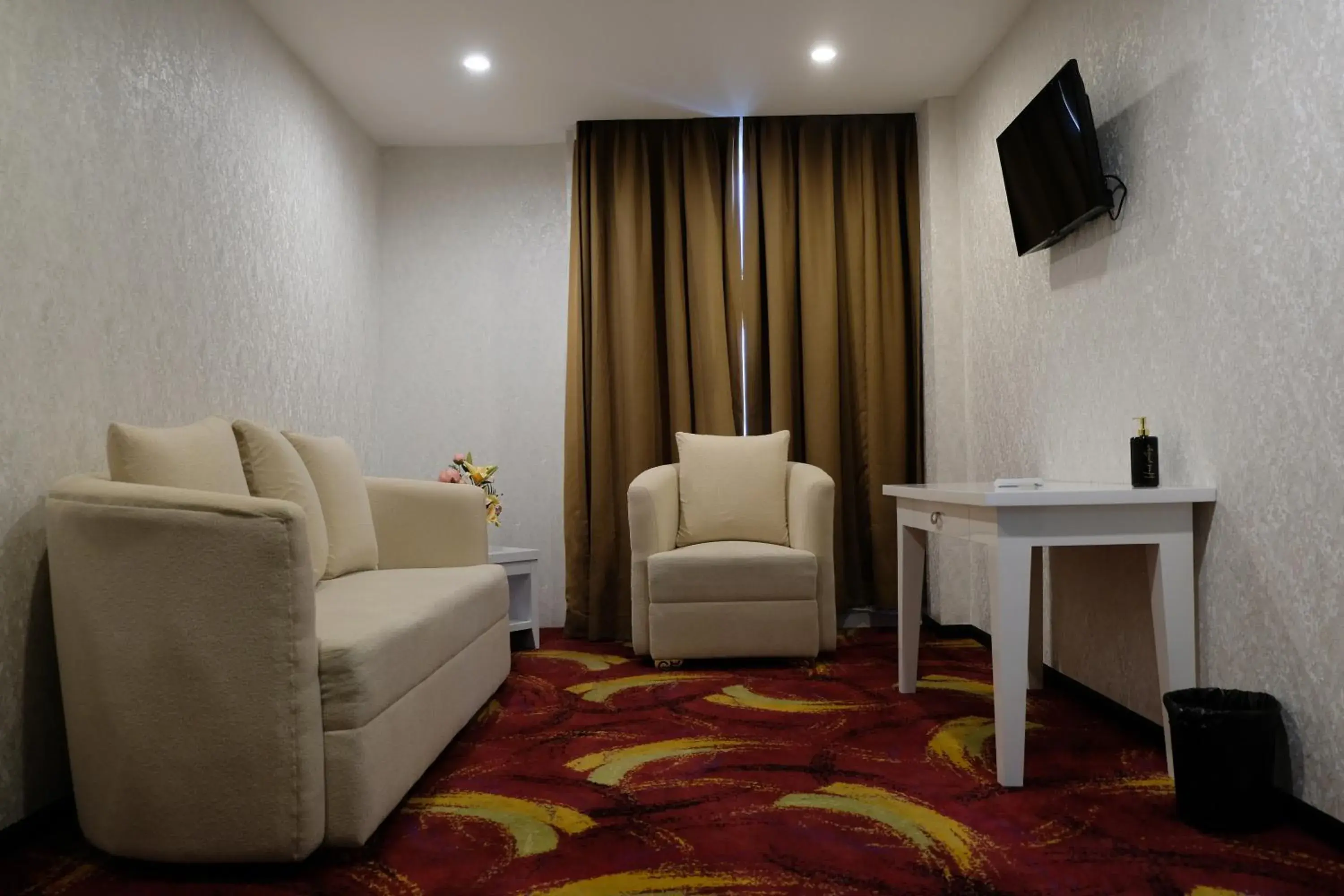 Living room in Travellers Hotel Phinisi Living room in Travellers Hotel Phinisi