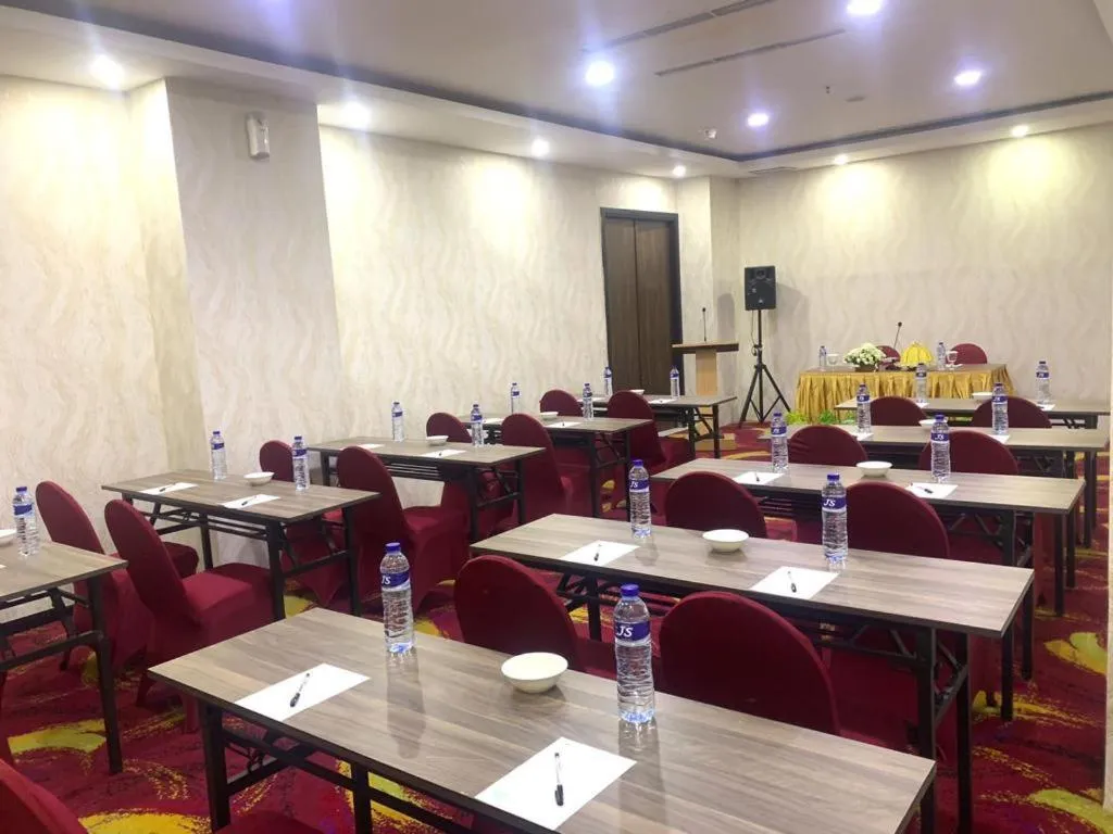 Travellers Hotel Phinisi