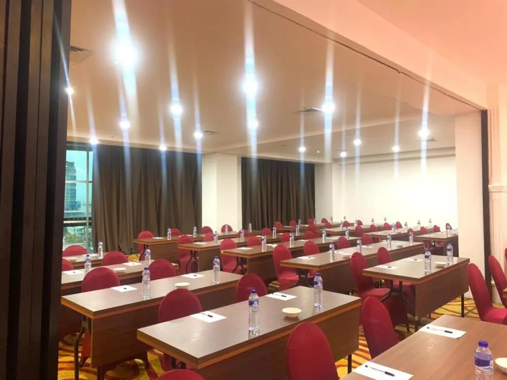 Travellers Hotel Phinisi