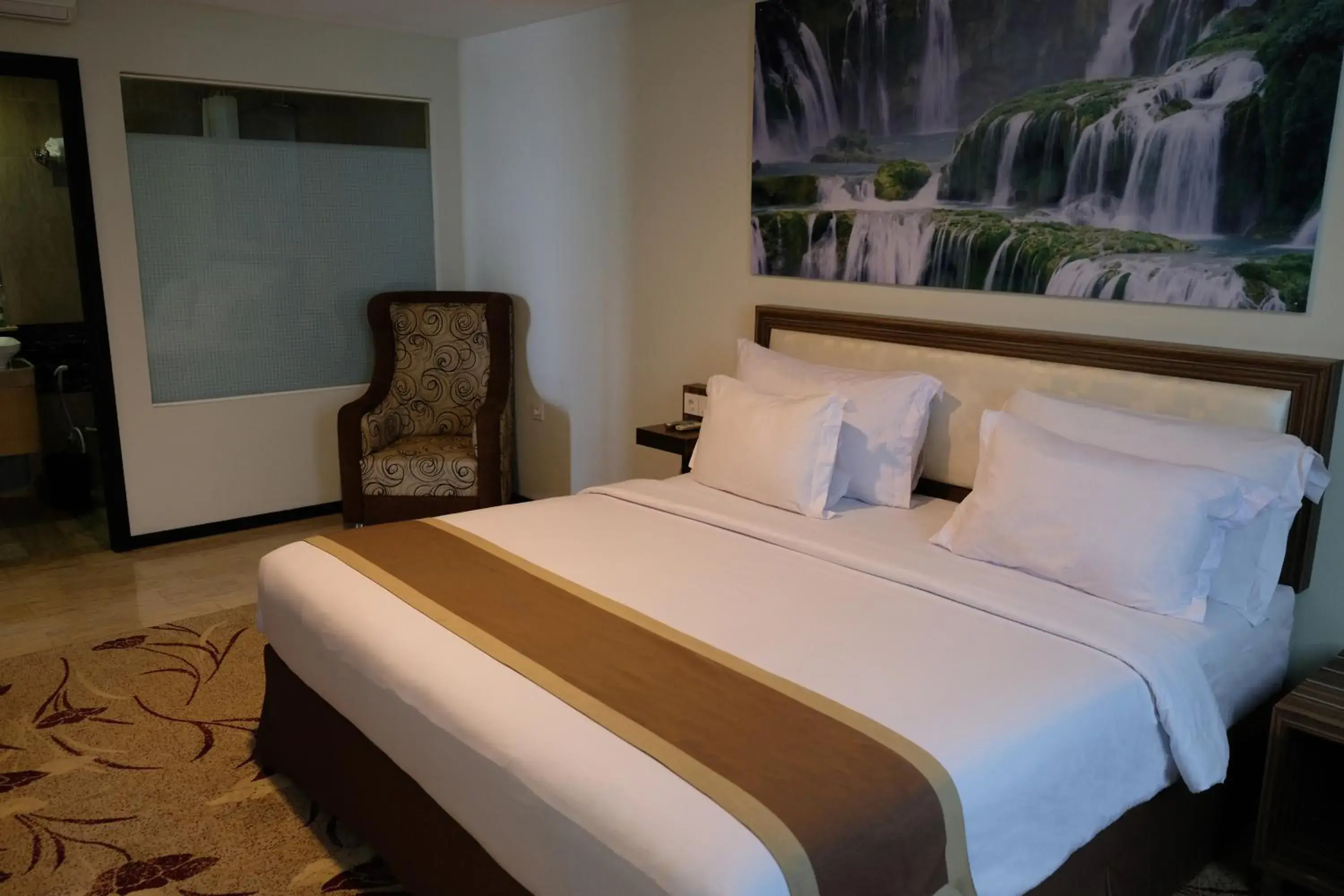 Bedroom, Bed in Travellers Hotel Phinisi Bedroom, Bed in Travellers Hotel Phinisi