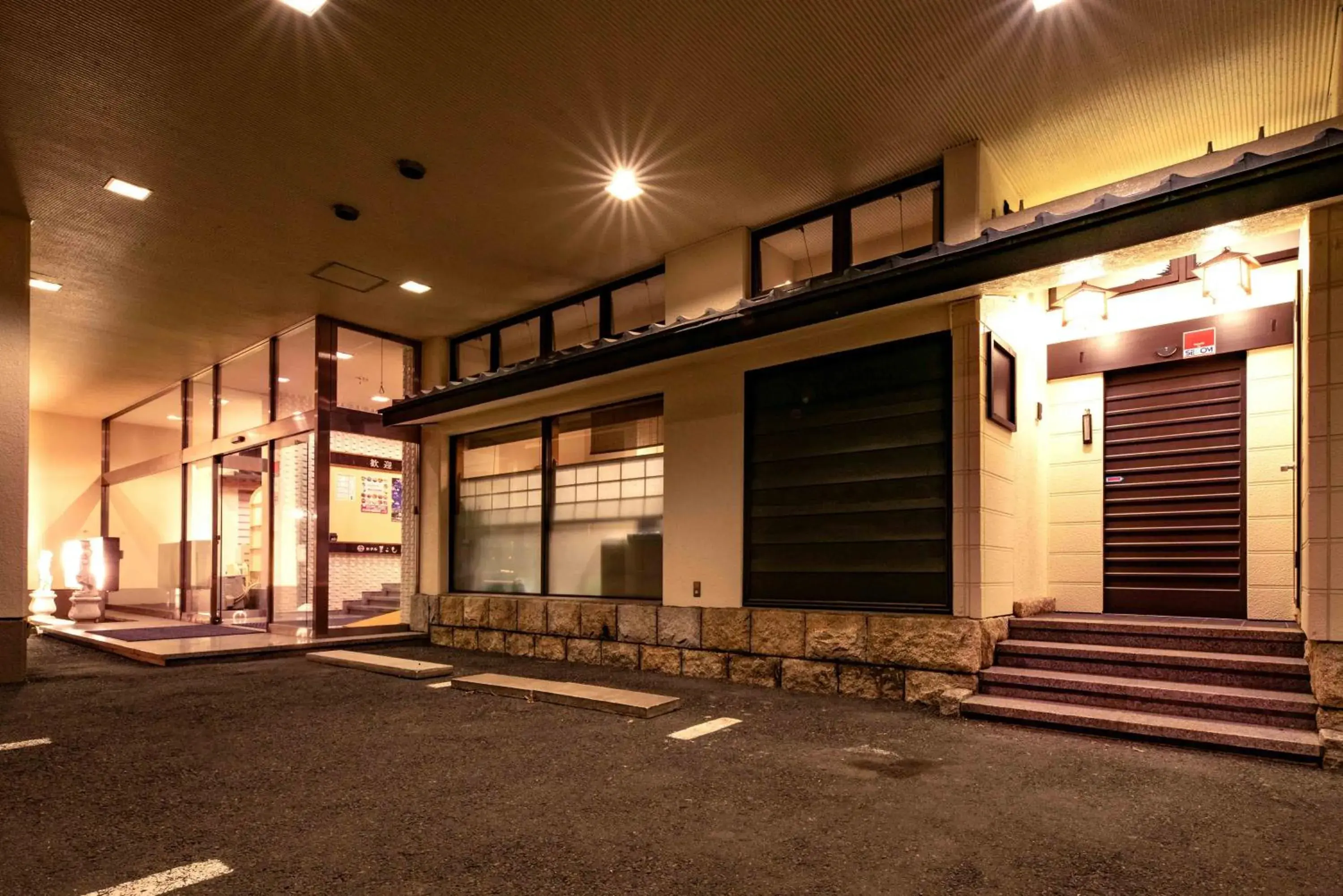 Facade/entrance in Hotel Shin Makomo Facade/entrance in Hotel Shin Makomo