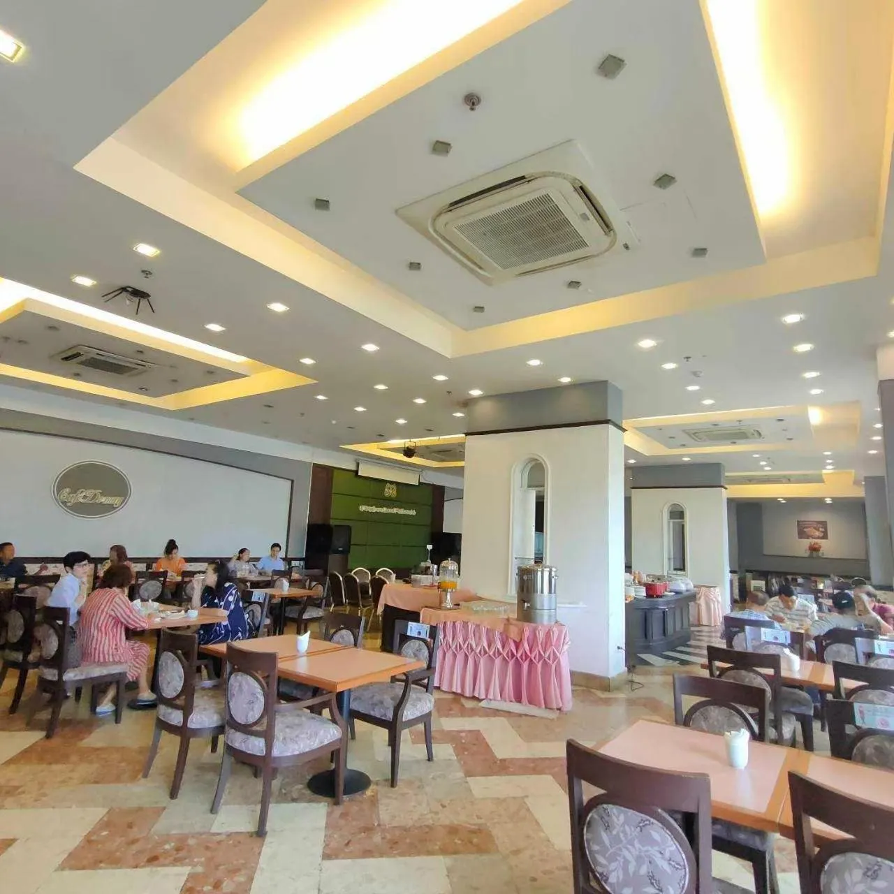 Restaurant/places to eat in Mayflower Grande Hotel Phitsanulok