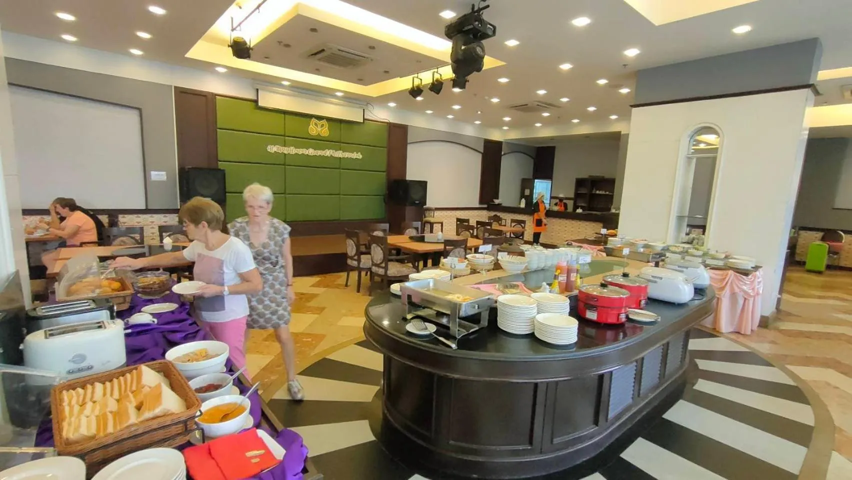Buffet breakfast in Mayflower Grande Hotel Phitsanulok