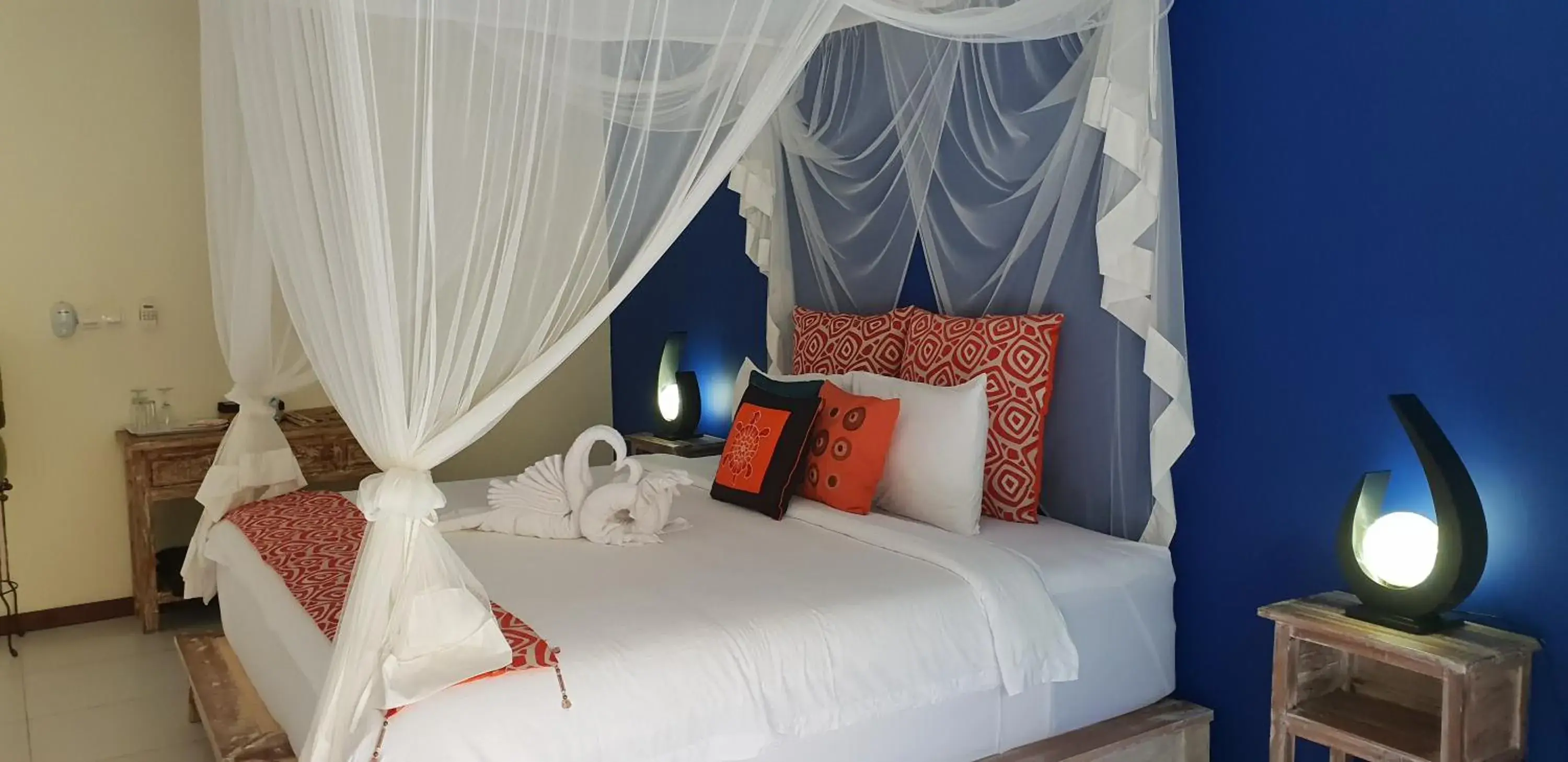 TV and multimedia, Bed in Nalini Resort TV and multimedia, Bed in Nalini Resort