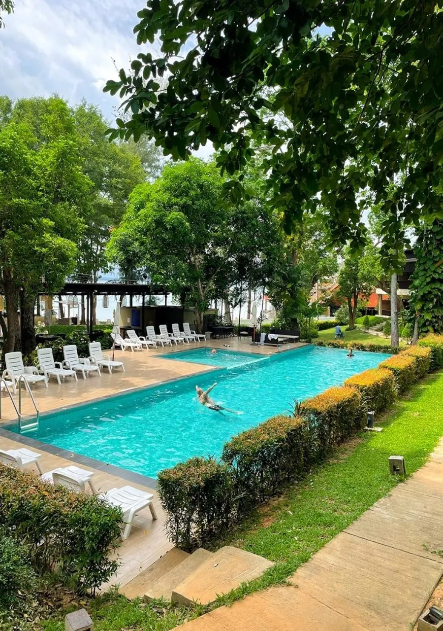 Swimming pool in Samed Hideaway Resort