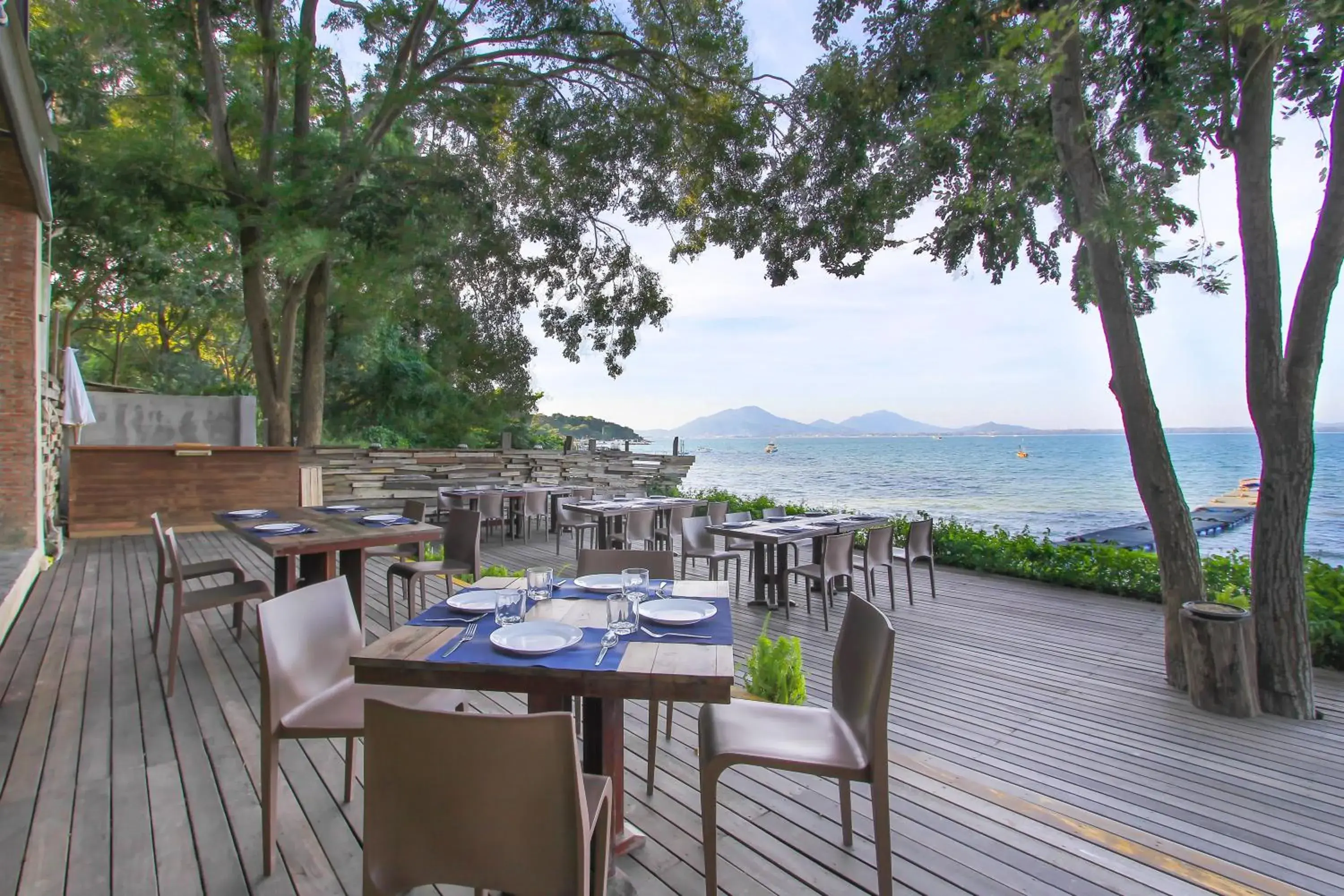 Restaurant/places to eat in Samed Hideaway Resort Restaurant/places to eat in Samed Hideaway Resort