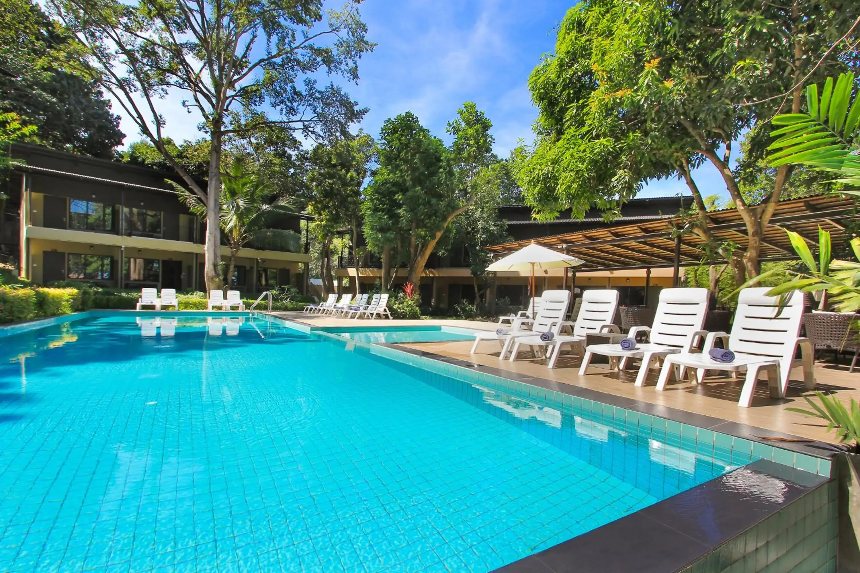 Swimming pool in Samed Hideaway Resort Swimming pool in Samed Hideaway Resort