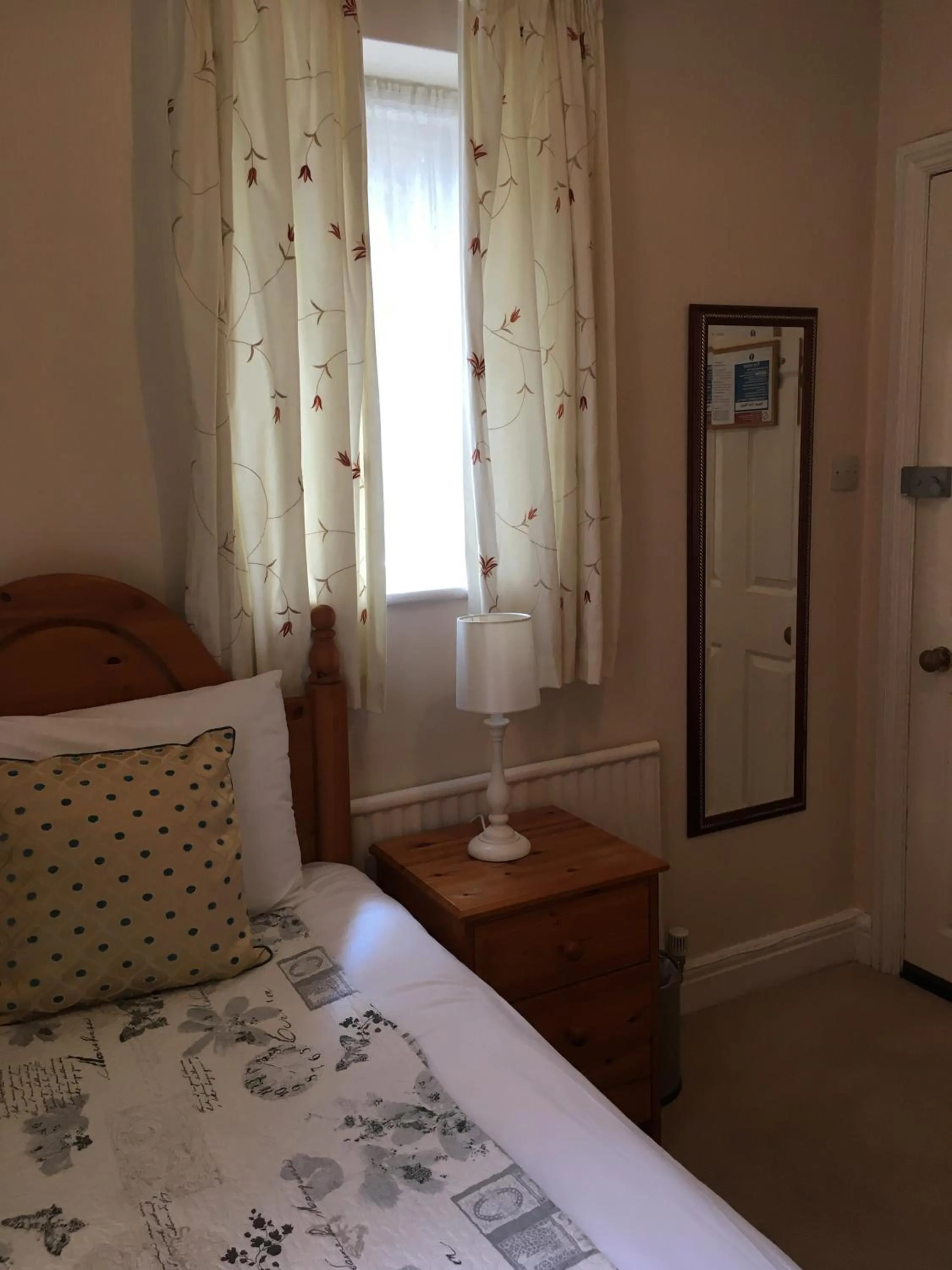 Bed in Pickwicks Guest House