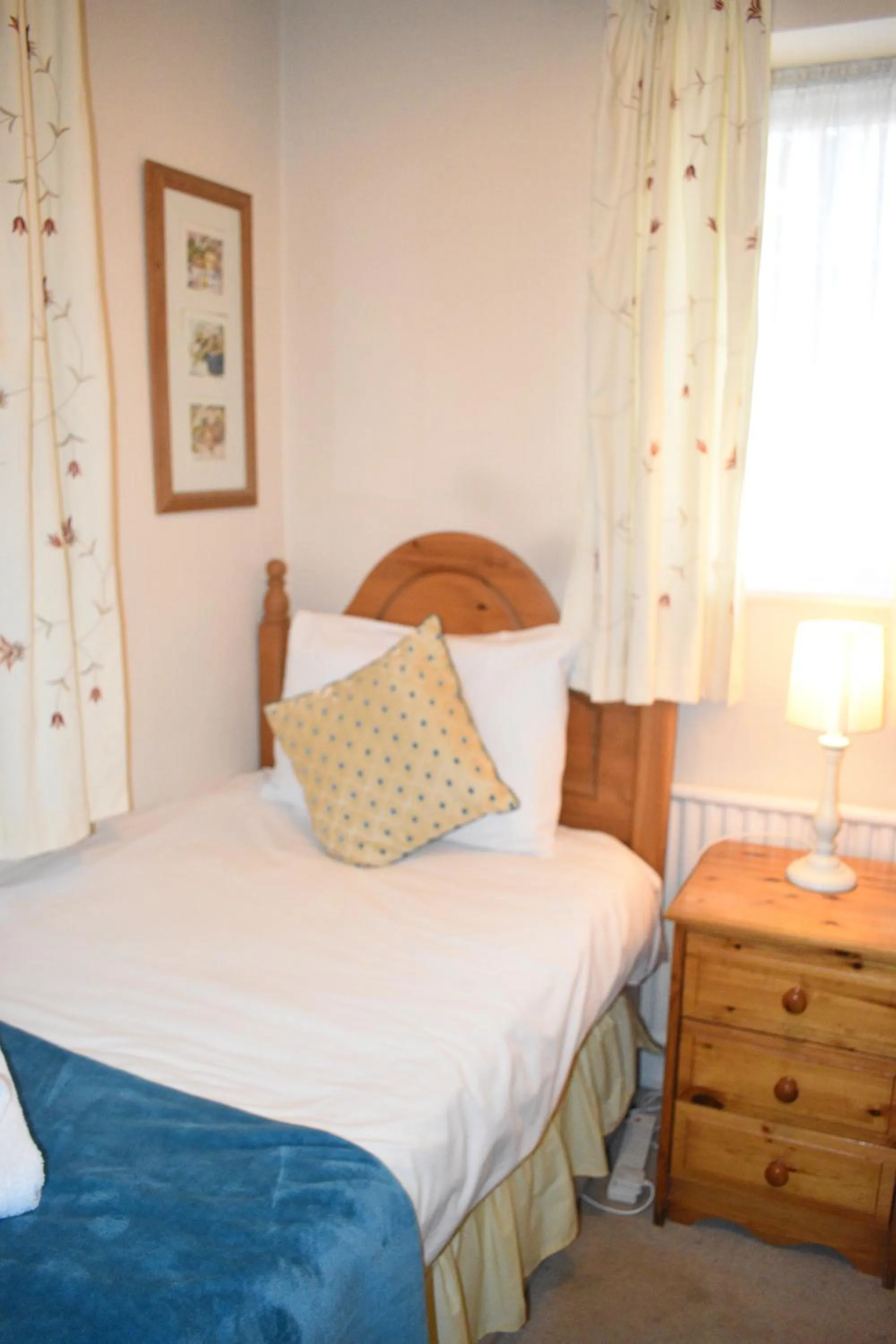 Bed in Pickwicks Guest House