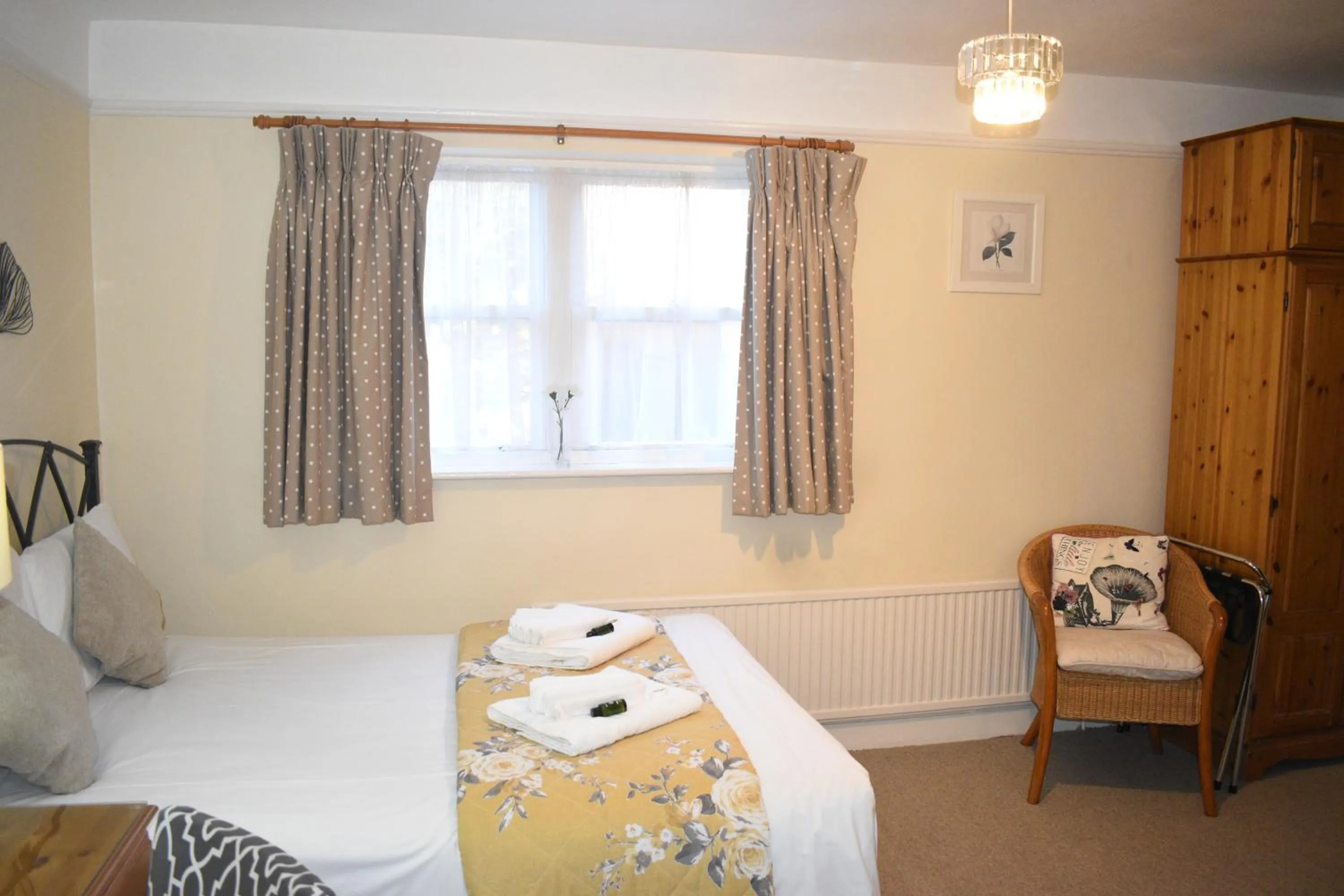 Bed in Pickwicks Guest House