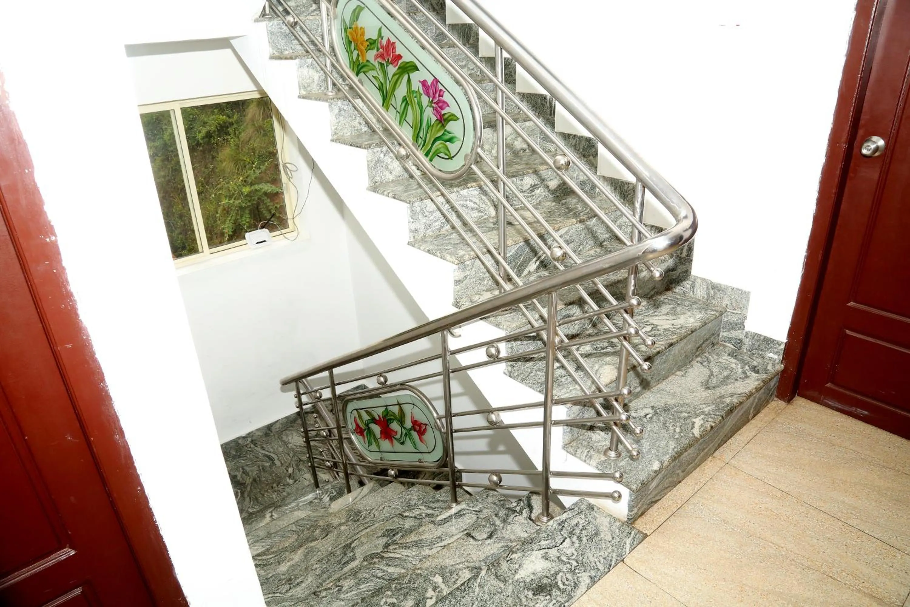 Area and facilities in Pine Tree Munnar