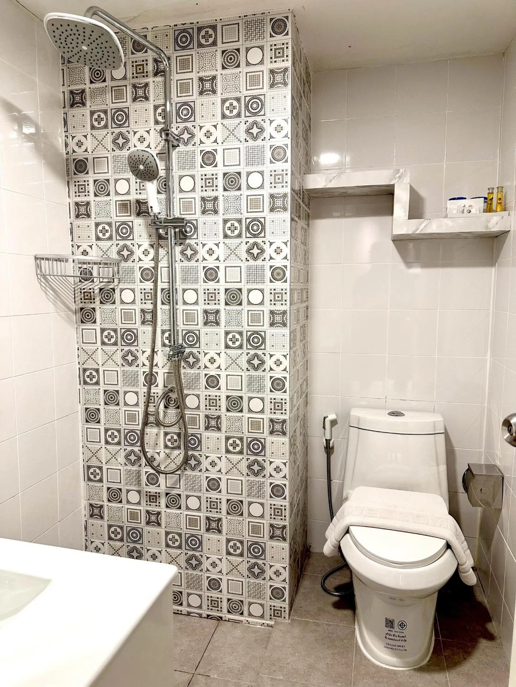 Shower in Dragon River Avenue