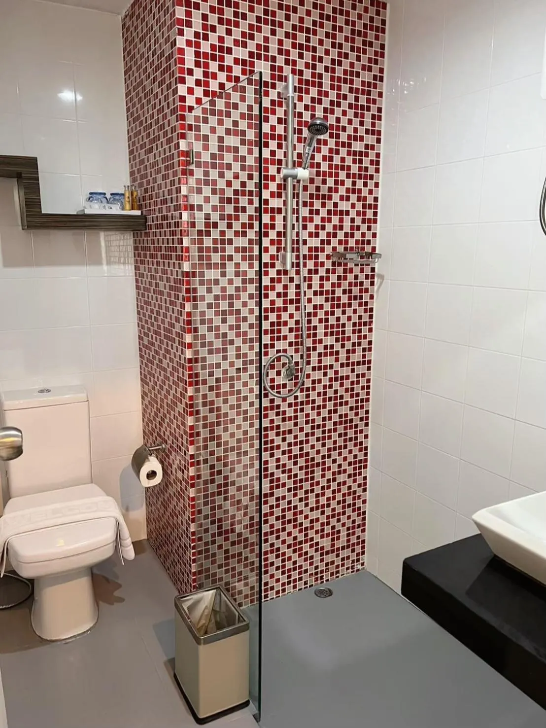 Shower in Dragon River Avenue