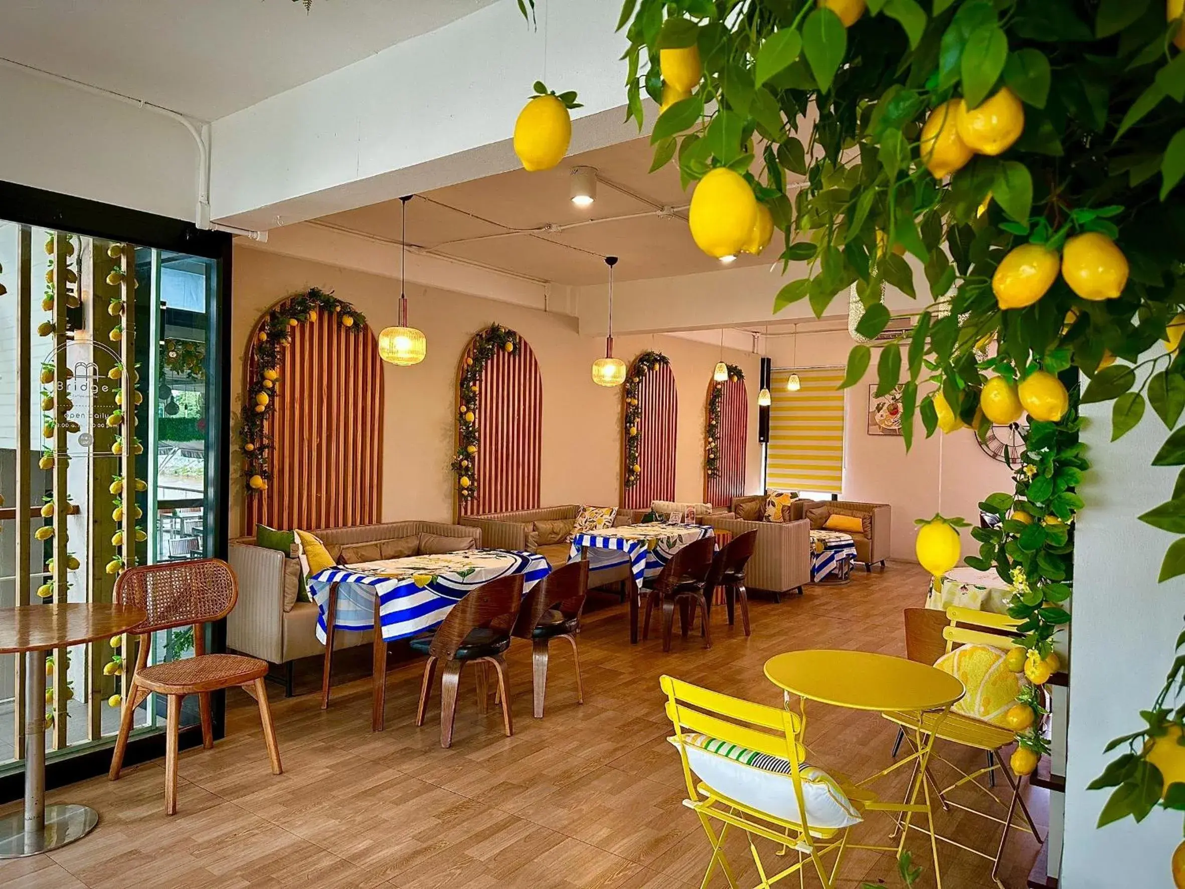 Restaurant/places to eat in Dragon River Avenue Restaurant/places to eat in Dragon River Avenue