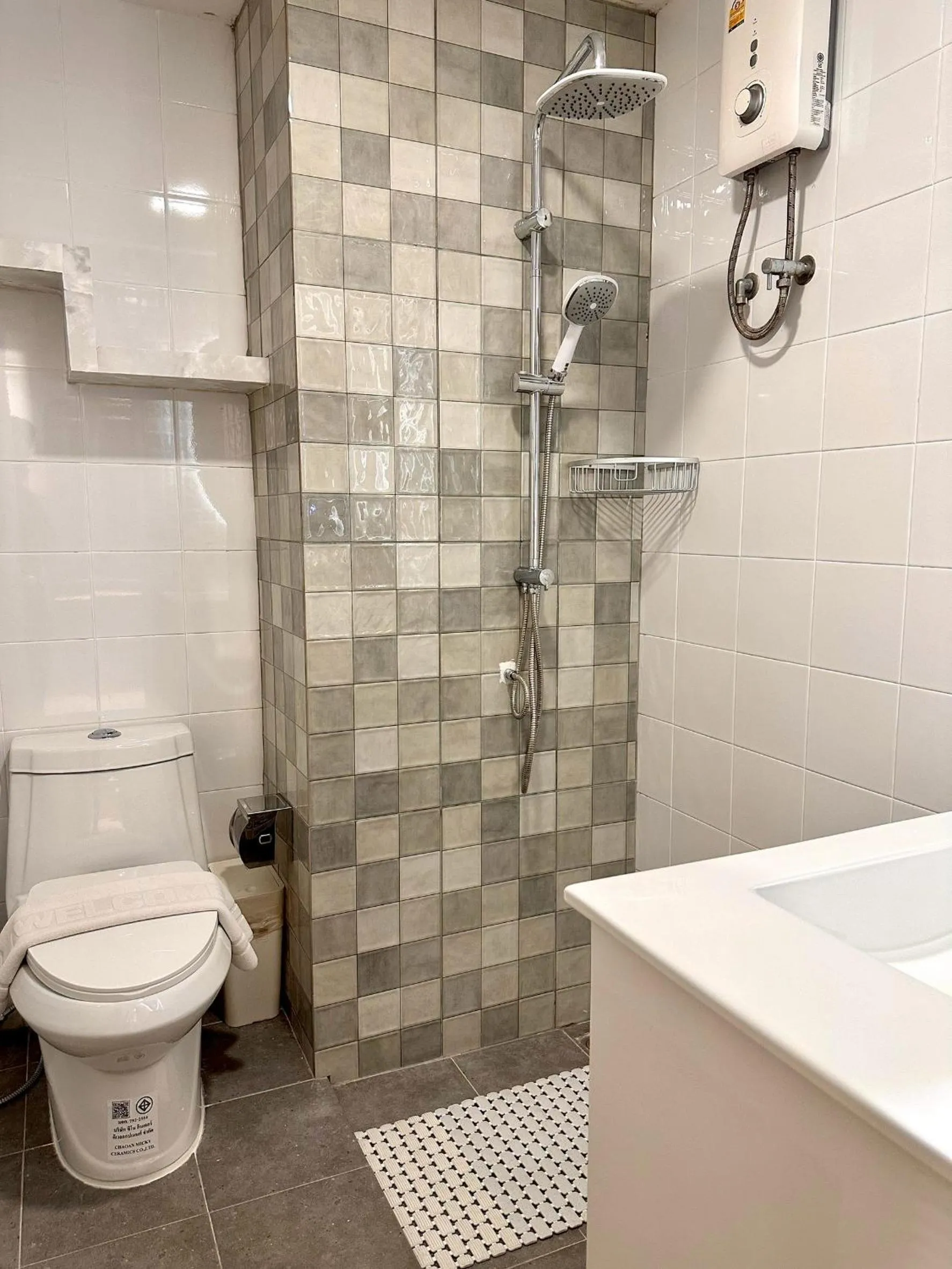 Shower in Dragon River Avenue