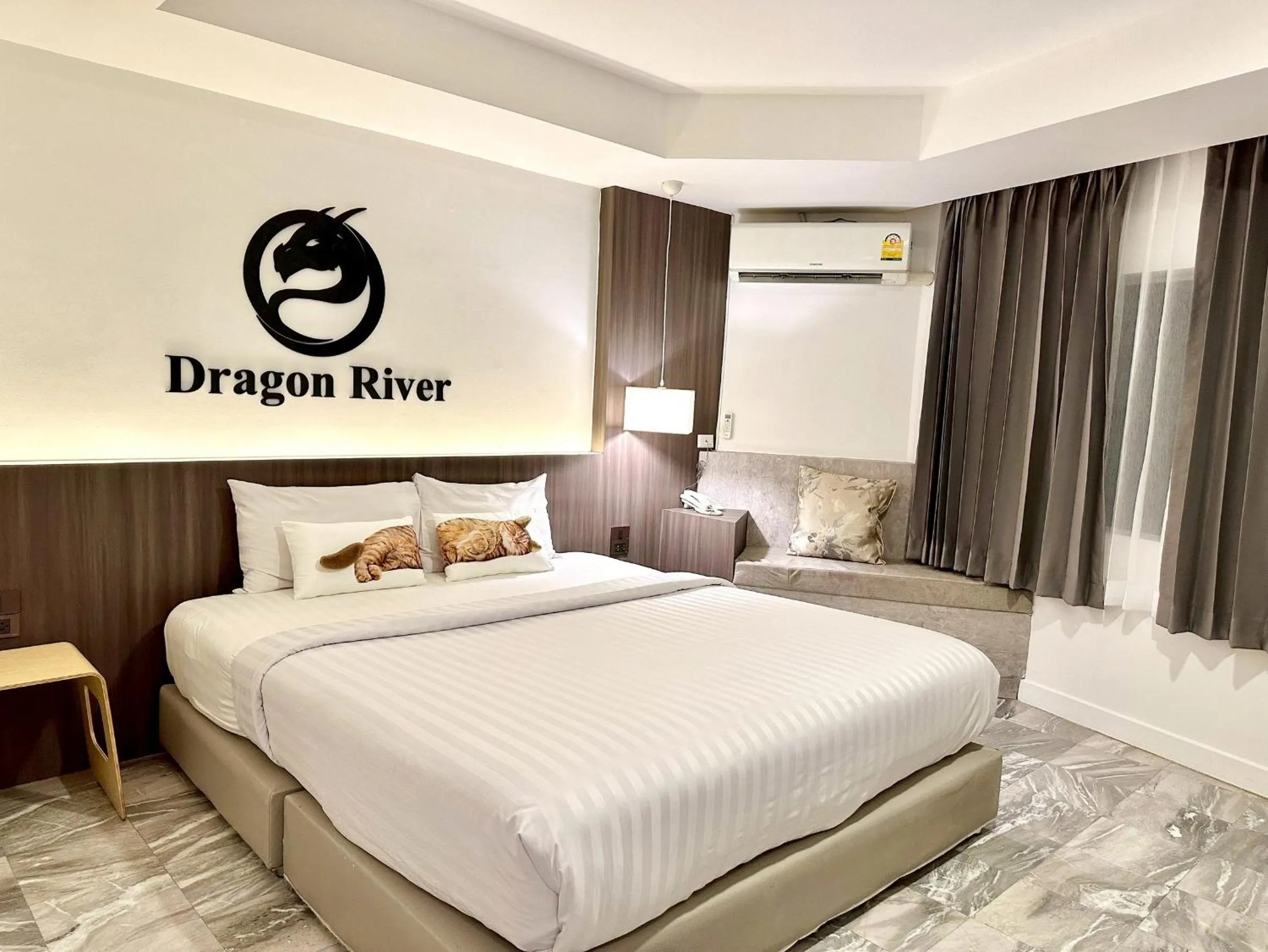 Bed in Dragon River Avenue