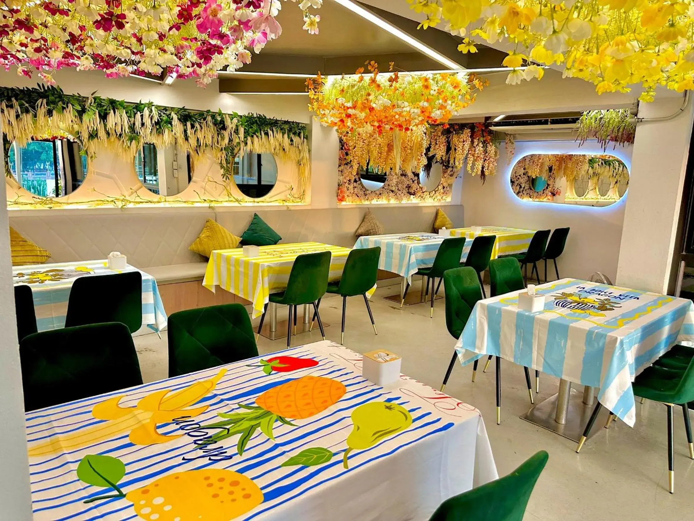 Restaurant/places to eat in Dragon River Avenue Restaurant/places to eat in Dragon River Avenue