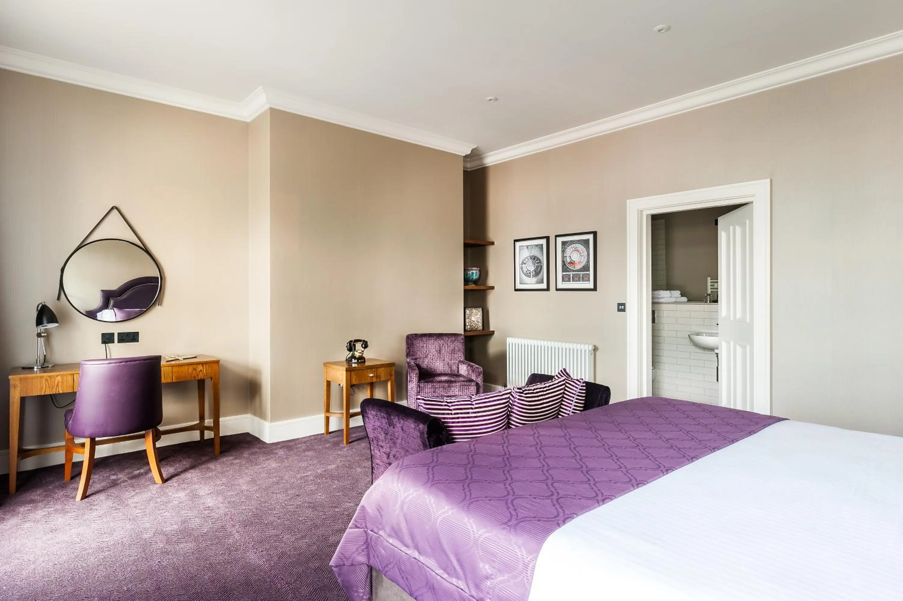 Bedroom, Bed in Bishop's Gate Hotel