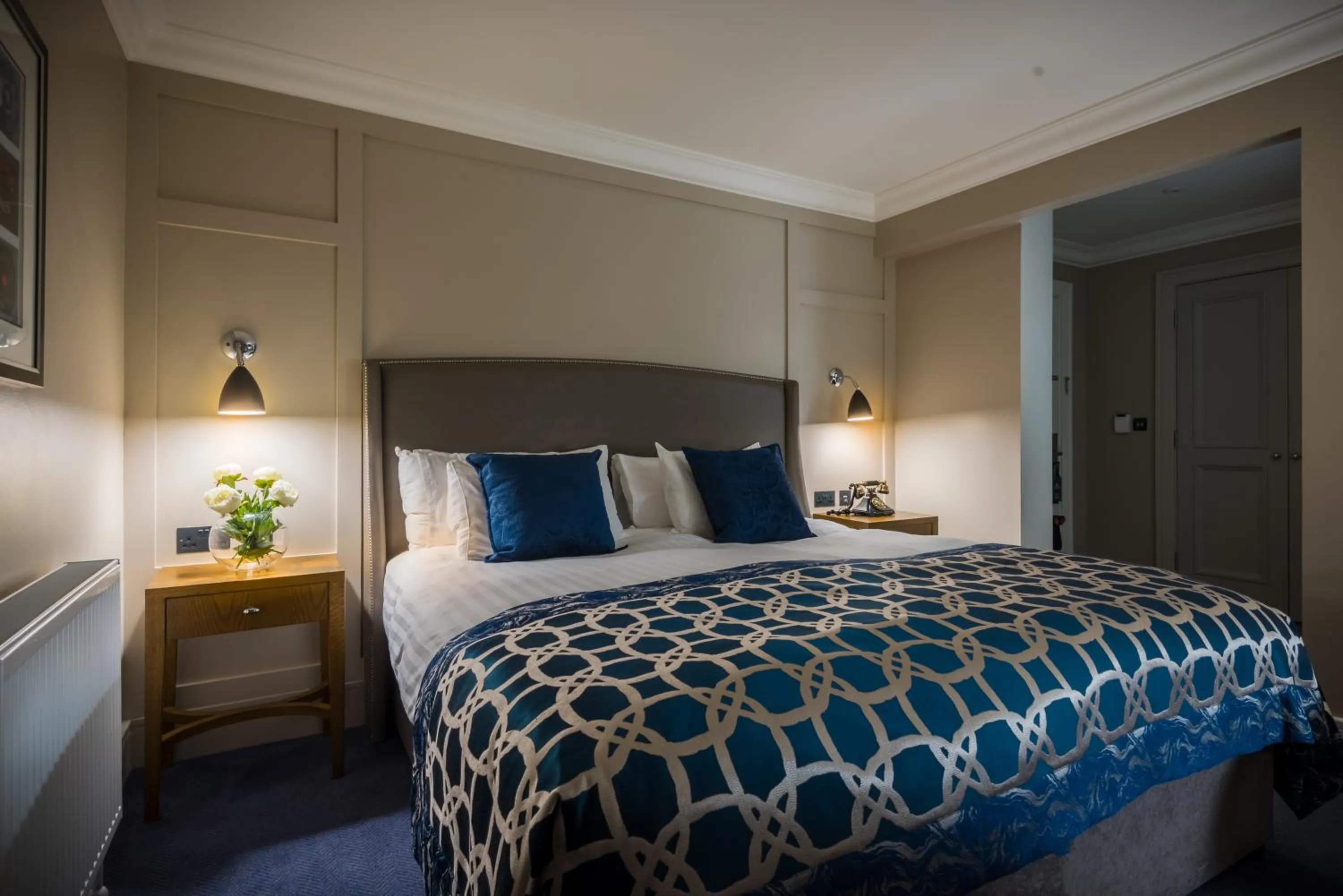 Bedroom, Bed in Bishop's Gate Hotel